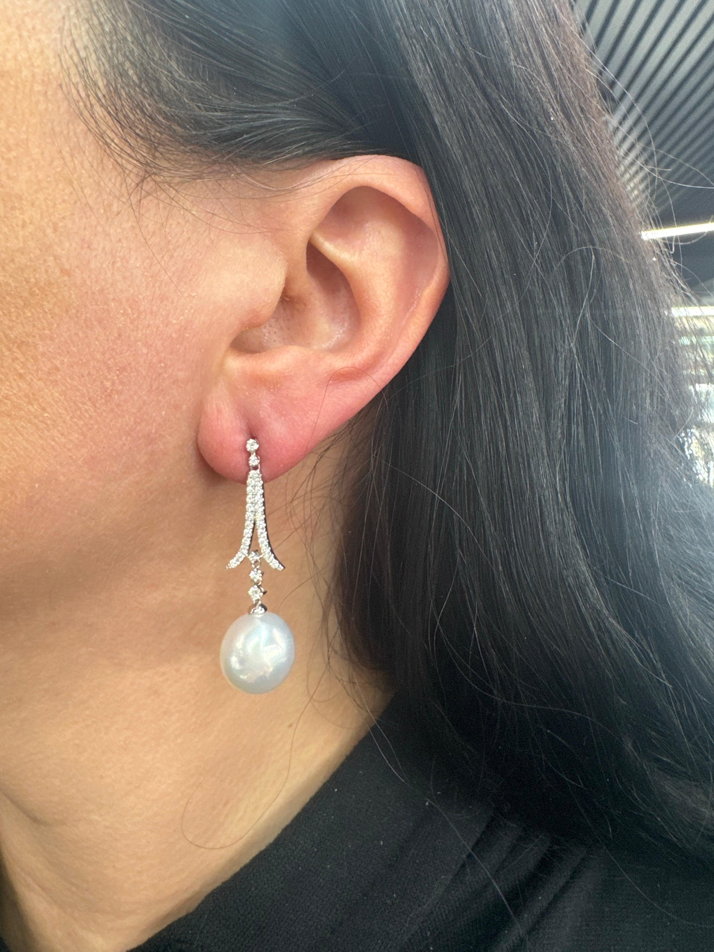 Pendientes Gota Perla Mar del Sur Diamante 0.60 Quilates Oro Blanco 18 Kilates 12-13 MM en Nuevo estado para la venta en New York, NY