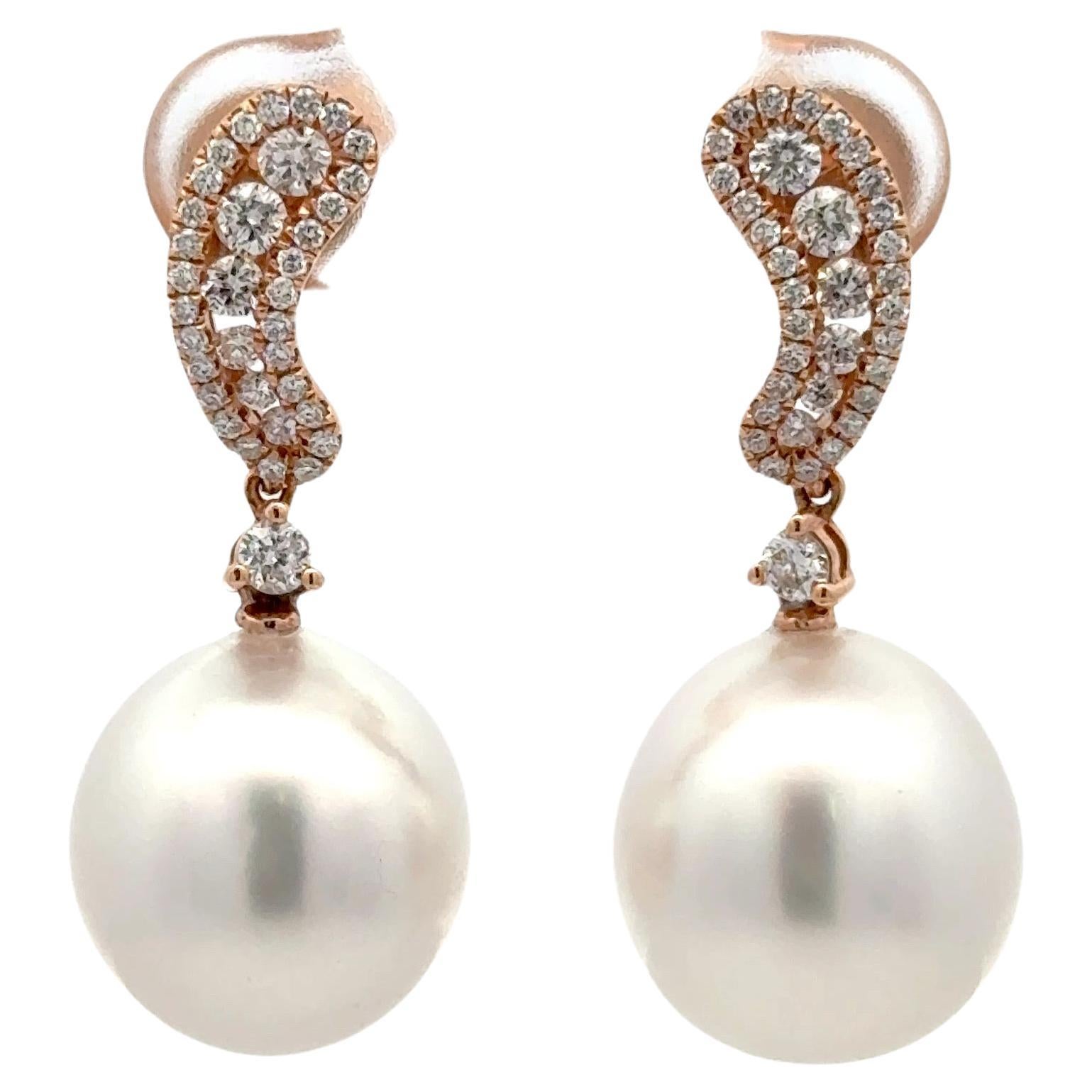 Boucles d'oreilles pendantes en or rose 18 carats avec perles des mers du Sud et diamants de 0,60 carat 12-13 mm en vente