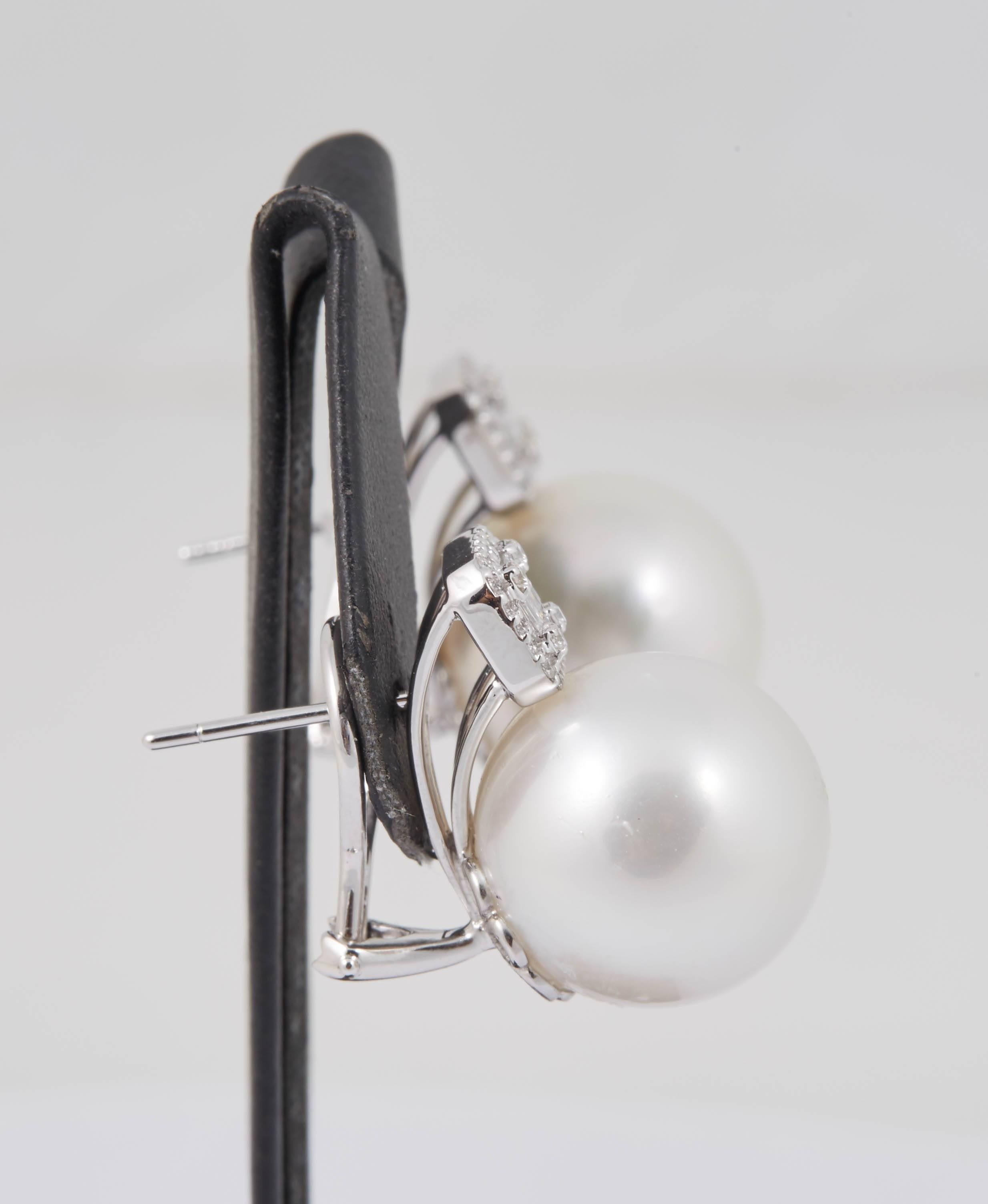 Round Cut South Sea Pearl Diamond Drop Earrings 0.60 Carat 18 Karat White Gold 15-16 MM For Sale
