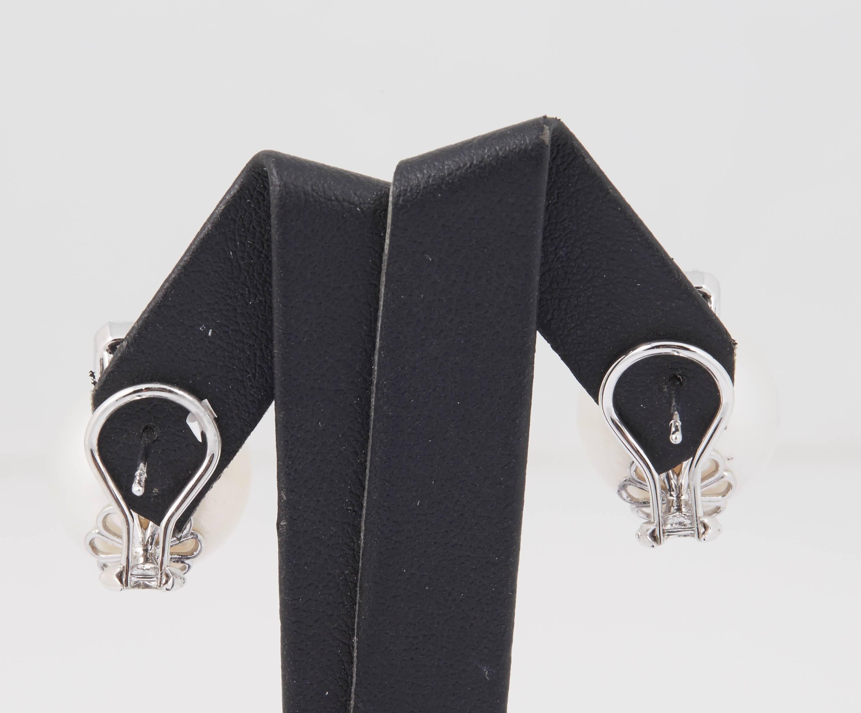South Sea Pearl Diamond Drop Earrings 0.60 Carat 18 Karat White Gold For Sale 1
