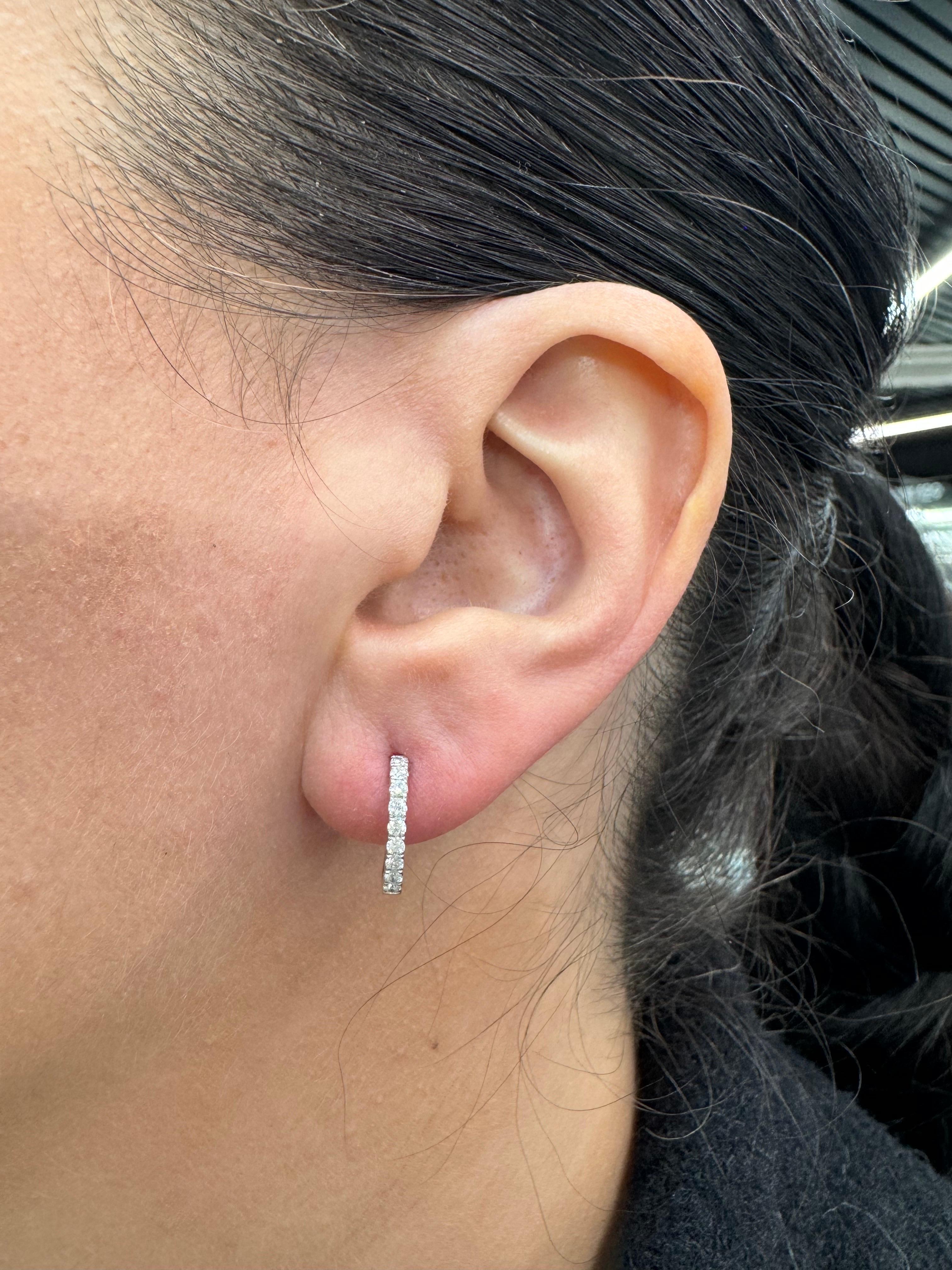 Orecchini con perle dei mari del sud e diamanti 0,97 carati in oro bianco 18 carati 13-14 mm In condizioni Nuovo in vendita a New York, NY