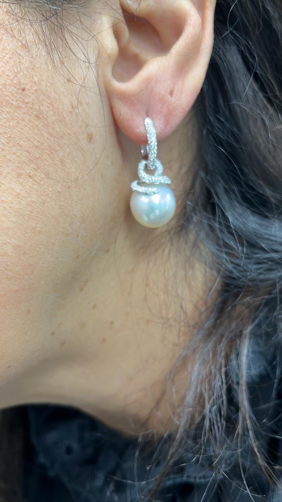 Boucles d'oreilles pendantes perle des mers du sud diamant 1.55 carats or blanc 18K 14-15 MM en vente 3