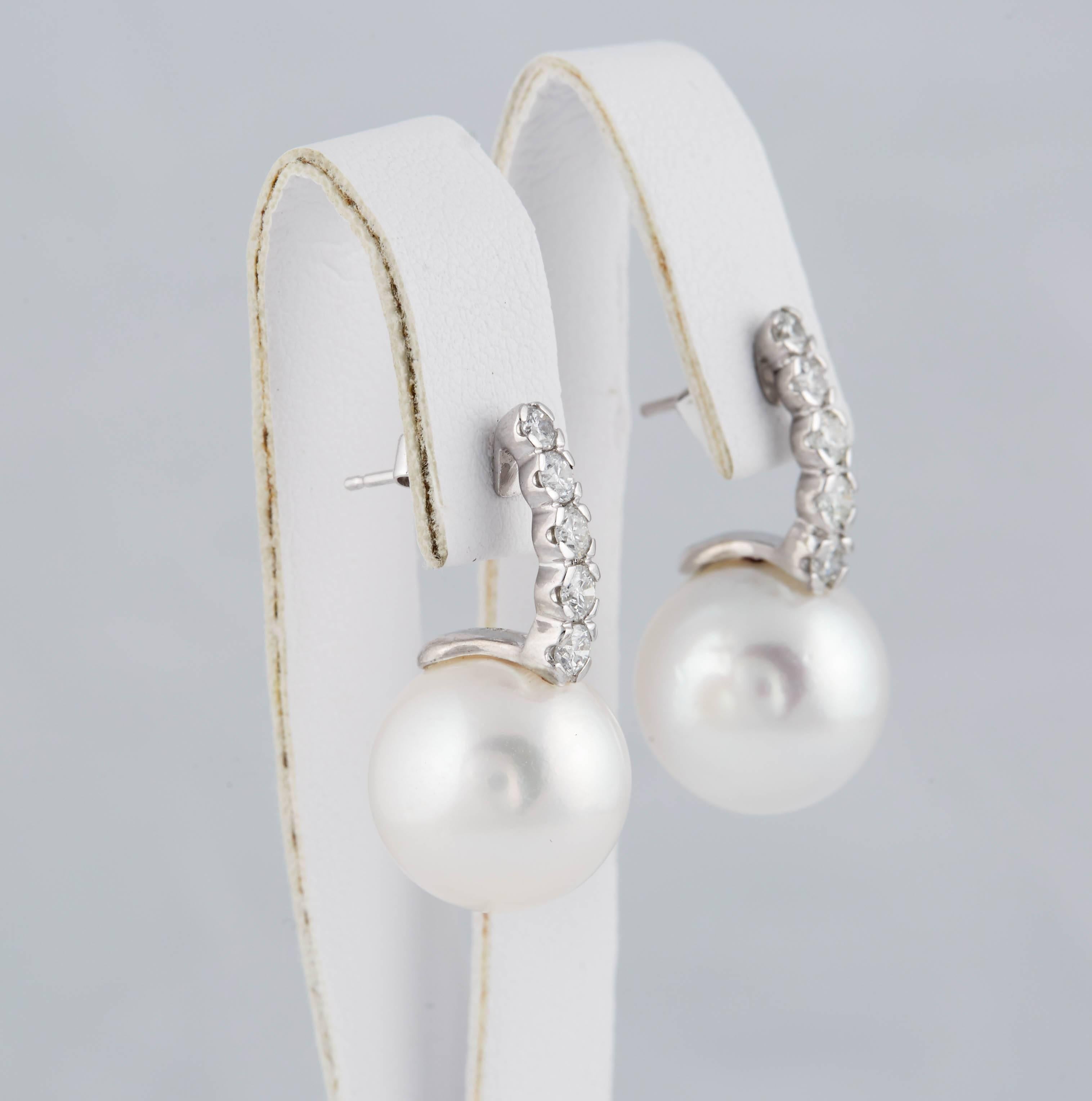 South Sea Pearl Diamond Drop Gold Earrings In New Condition For Sale In New York, NY