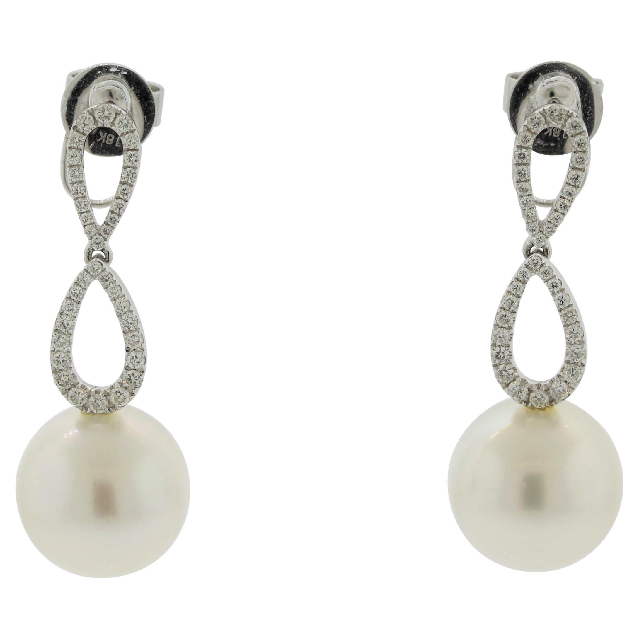 Boucles d'oreilles pendantes en or avec perles des mers du Sud et diamants