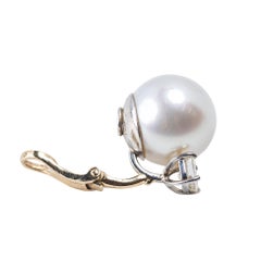 Pendientes de perlas del mar del Sur y diamantes en platino y oro blanco de 18 quilates