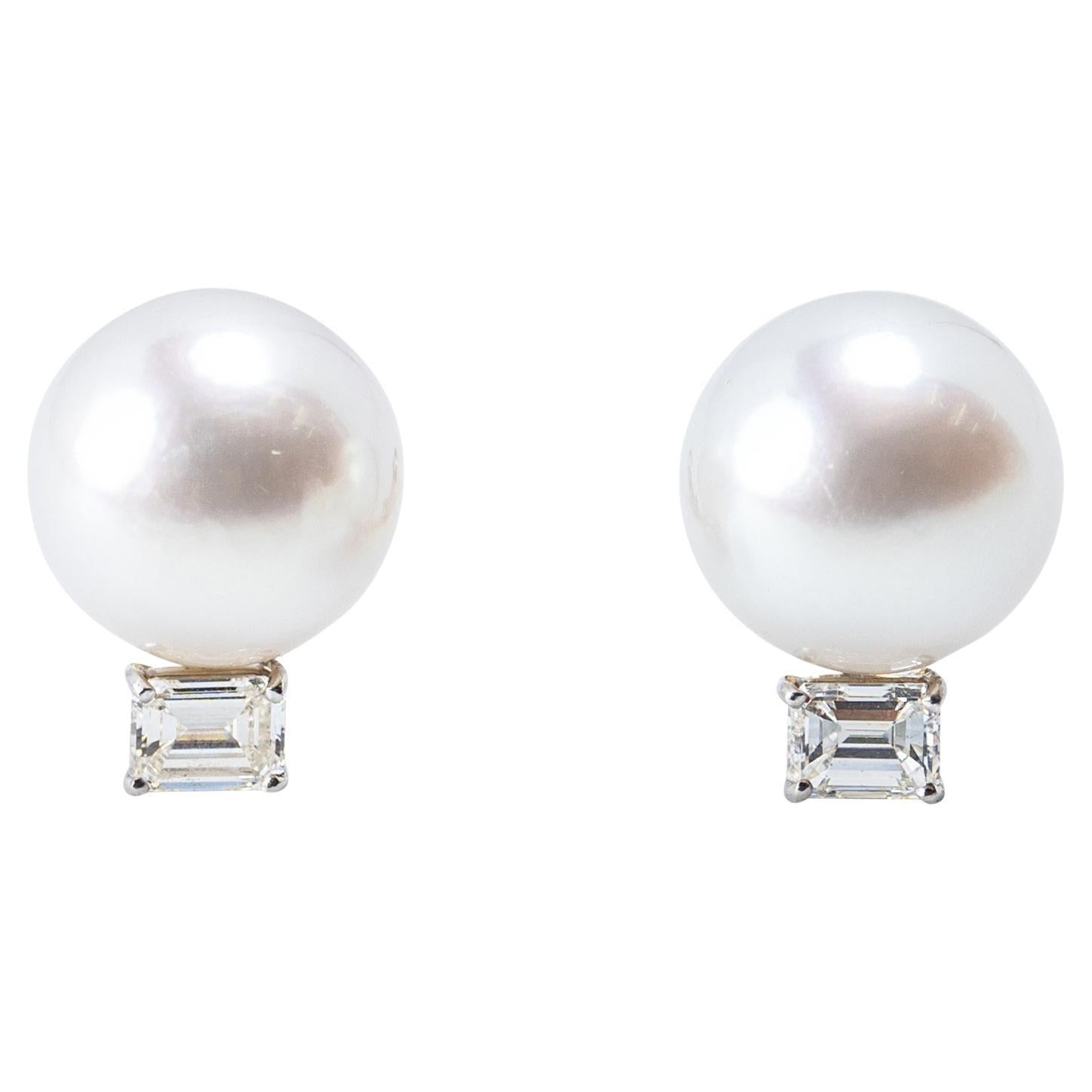 Clips d'oreilles en platine et or blanc 18 carats avec perles des mers du Sud et diamants en vente
