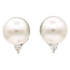 Boucles d'oreilles en perles des mers du Sud et diamants de 0,38 carat