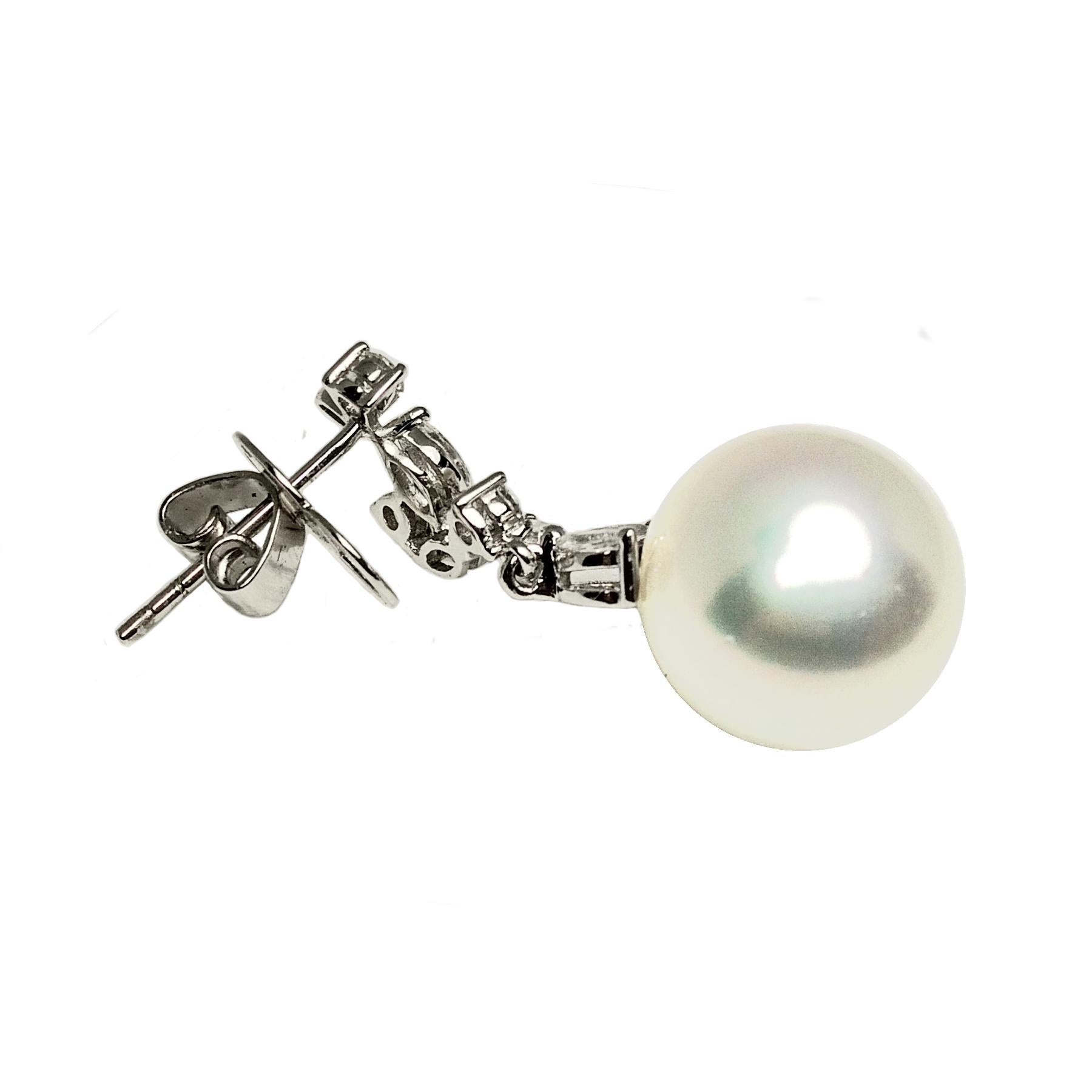 South Sea Pearl Diamond Dangling Earrings In New Condition In Richmond, BC