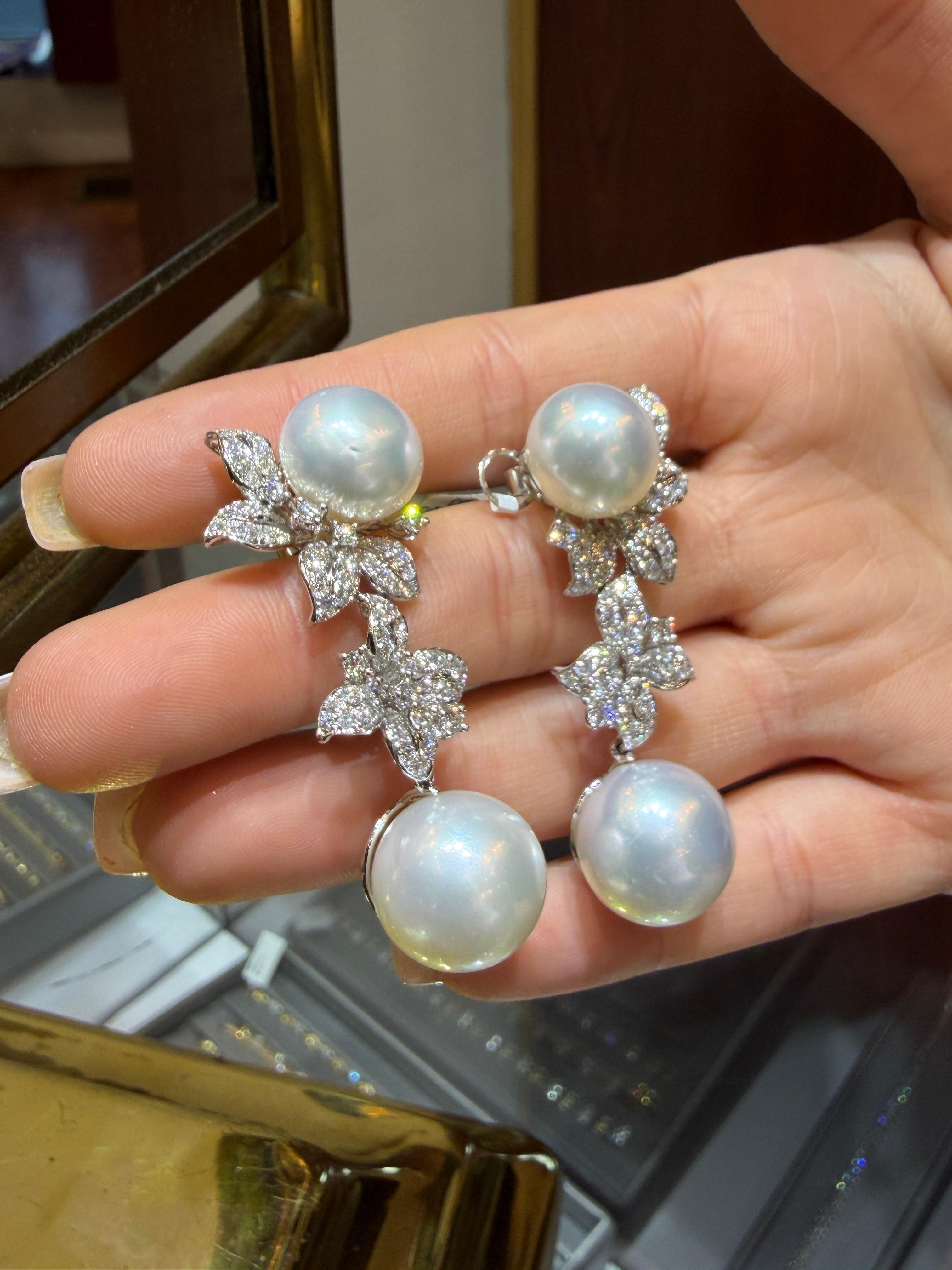 South Sea Pearl & Diamond Floral Drop Earrings 18K White Gold  15mm Pearls Brid (Rundschliff) im Angebot