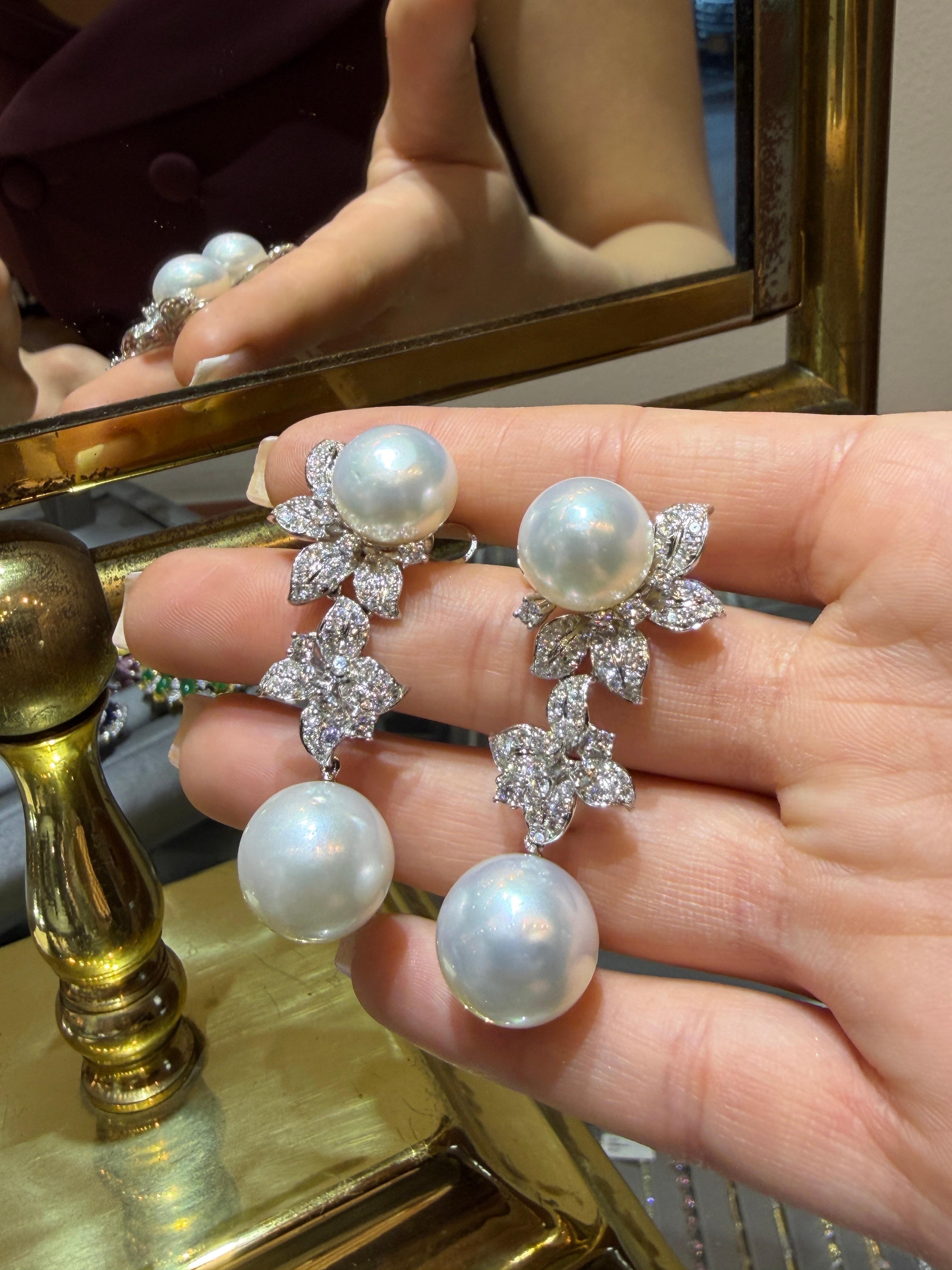 South Sea Pearl & Diamond Floral Drop Earrings 18K White Gold  15mm Pearls Brid im Zustand „Neu“ im Angebot in Great Neck, NY