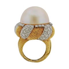 Anello cocktail in oro con diamanti e perle dei mari del sud