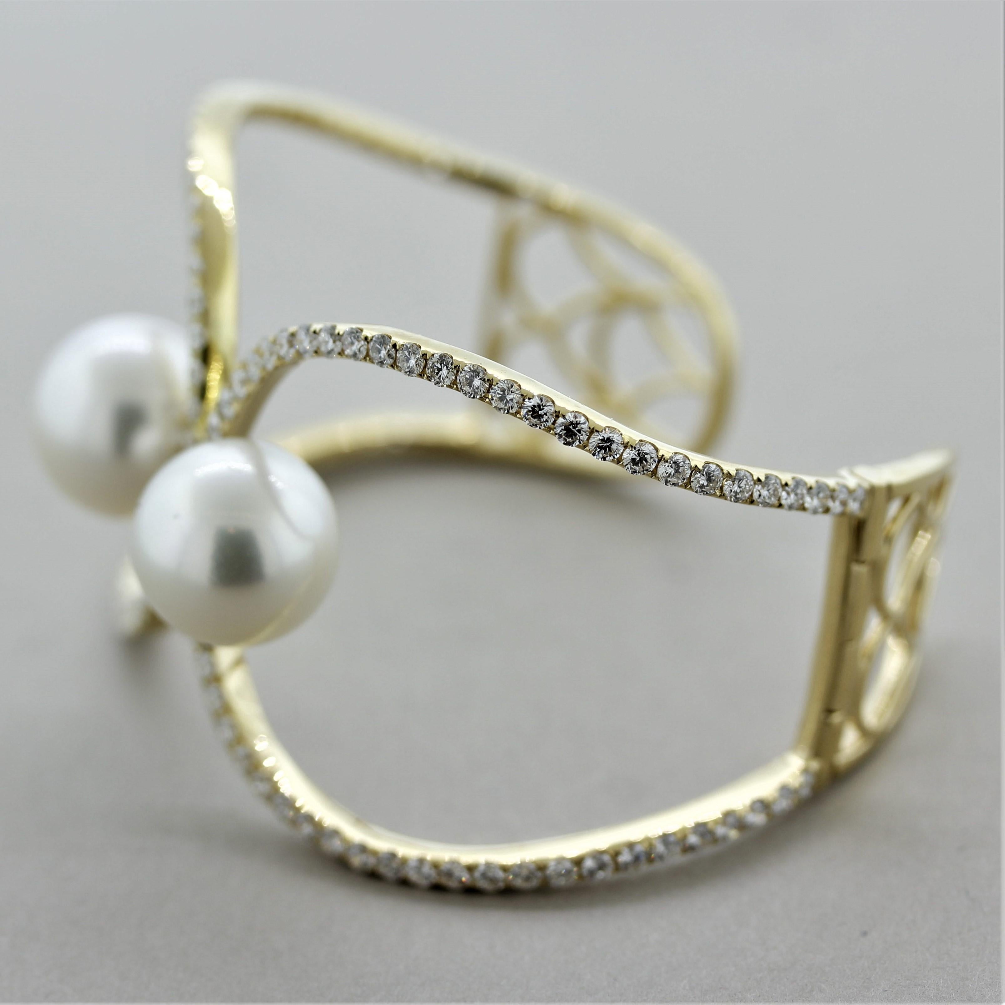 Round Cut South Sea Pearl Diamond Gold Cuff Bracelet For Sale