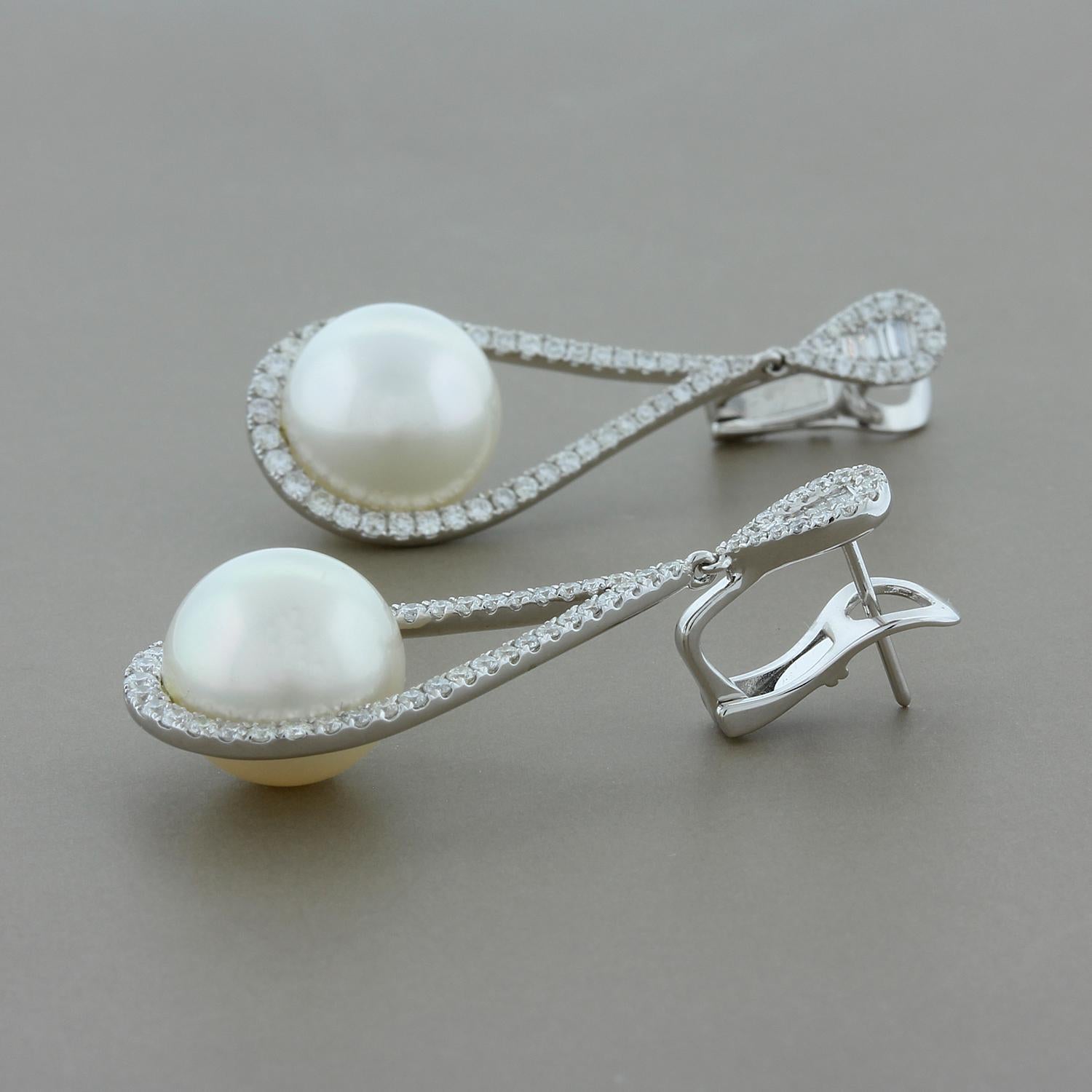 South Sea Pearl Diamond Gold Drop Earrings In New Condition In Beverly Hills, CA