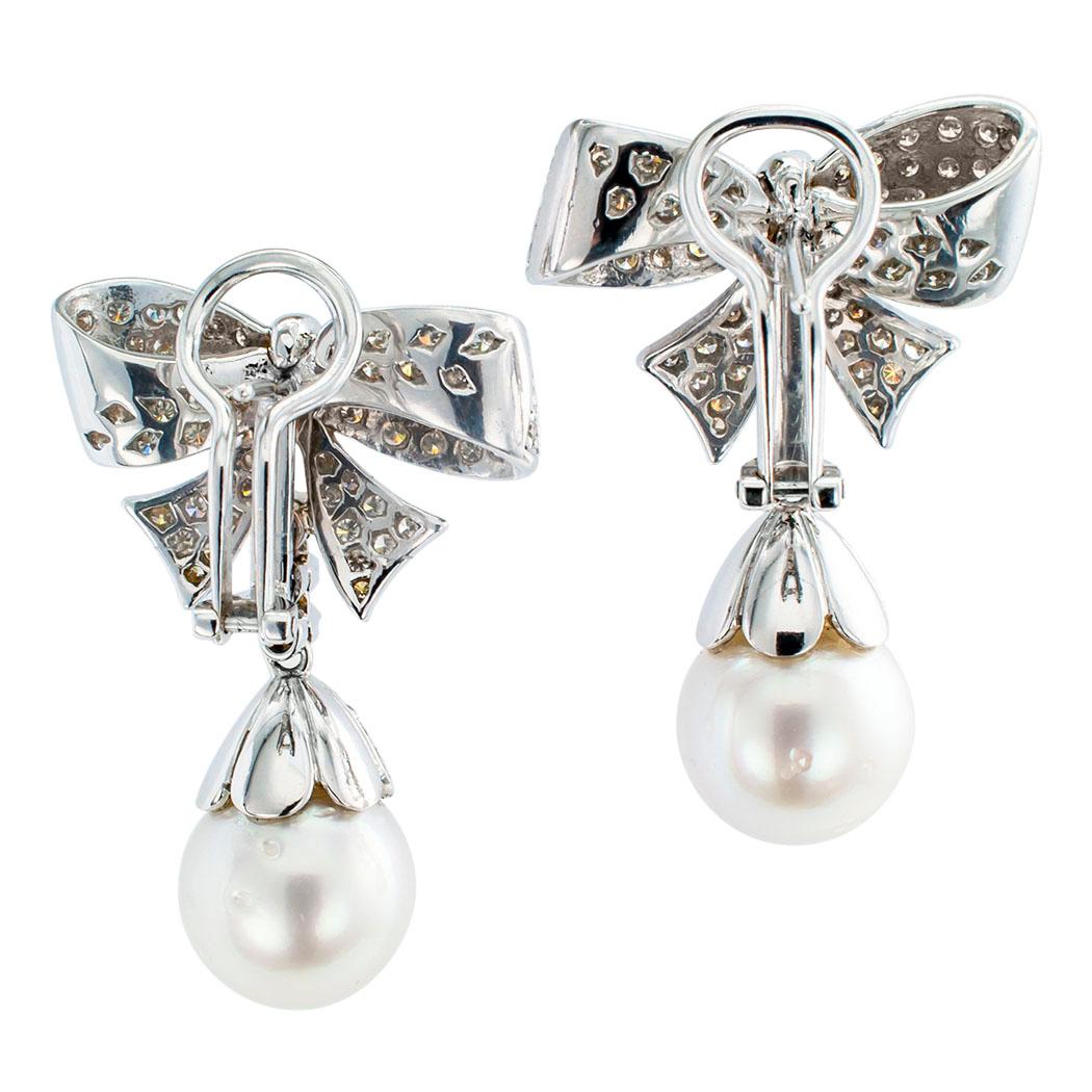 South Sea Pearl Diamond Gold Drop Earrings In Good Condition In Los Angeles, CA