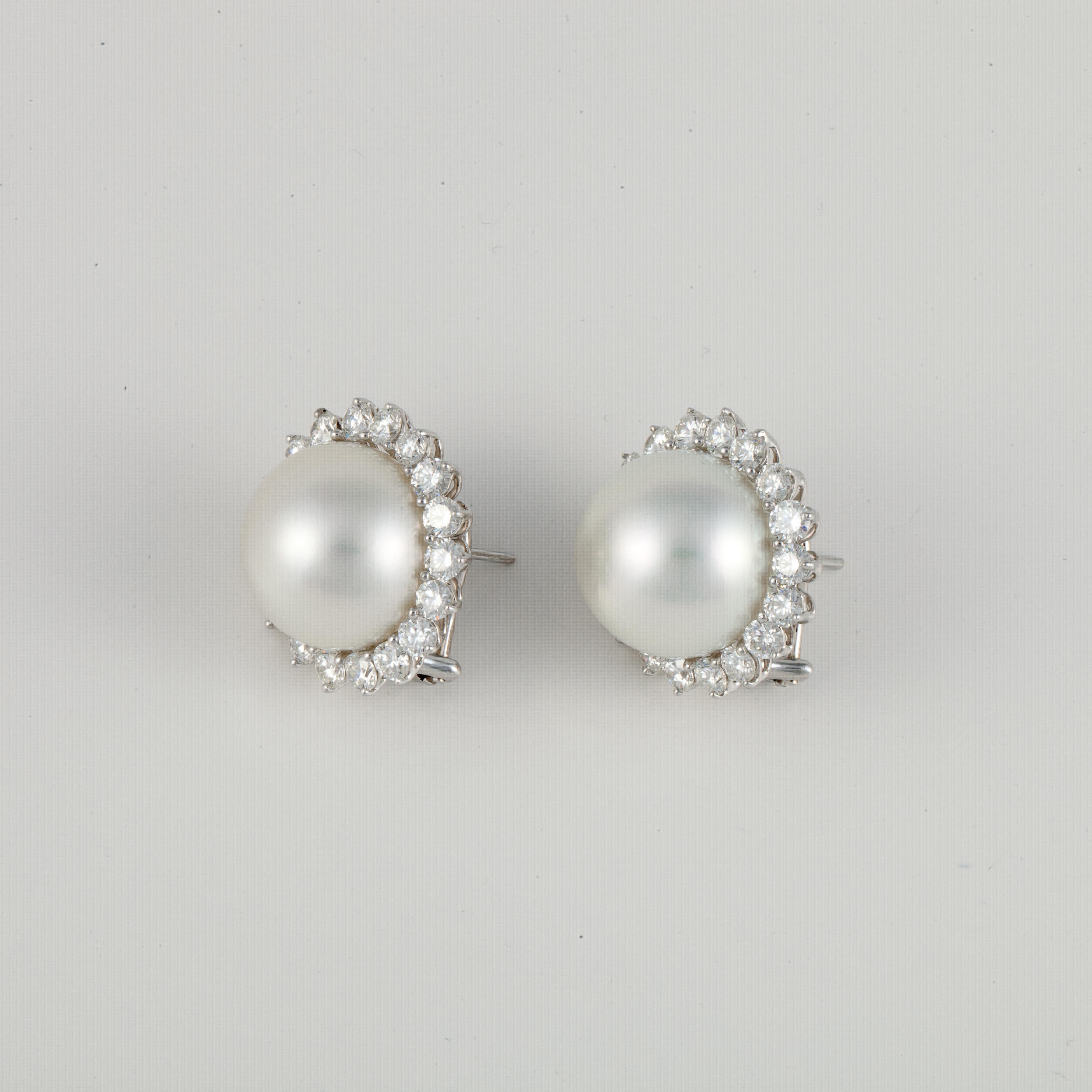 South Sea Pearl Diamond Gold Earrings In Excellent Condition In Houston, TX