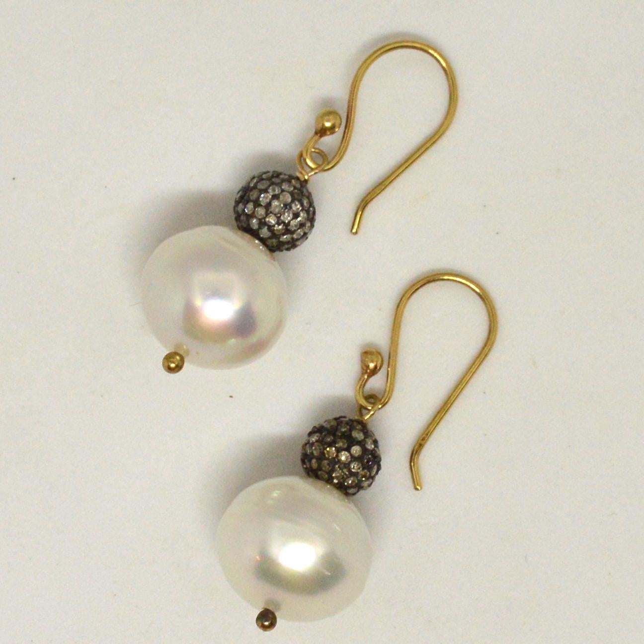 South Sea Pearl Diamond Gold Earrings In New Condition For Sale In Sydney, AU