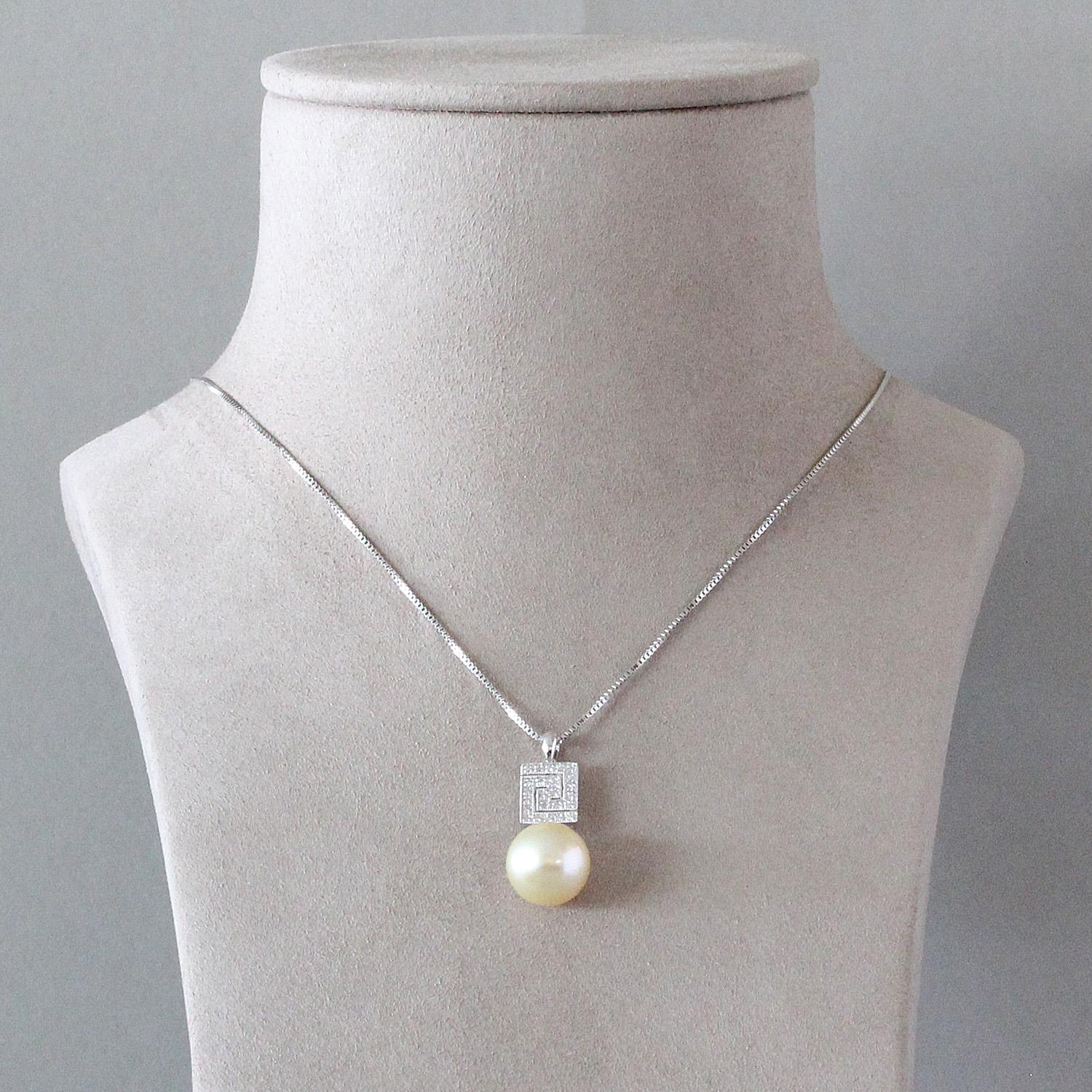 South Sea Pearl Diamond Gold Pendant In New Condition In Beverly Hills, CA