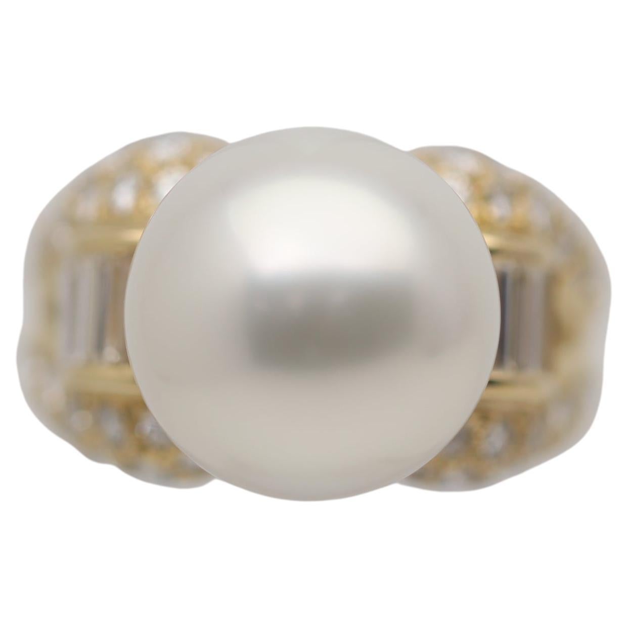 Anillo de oro con diamantes y perlas del Mar del Sur