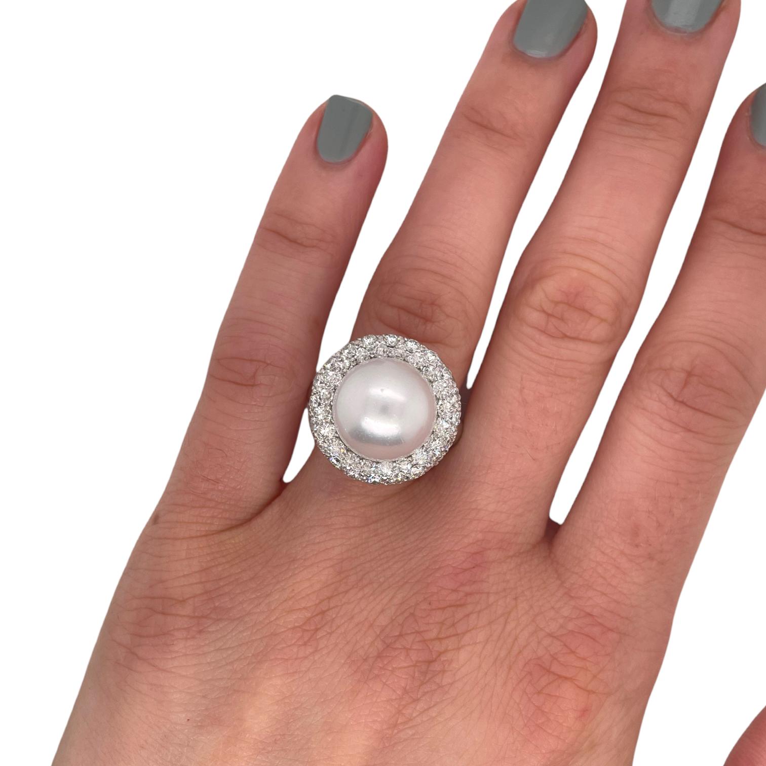 South Sea Pearl & Diamond Halo Ring in 18K White Gold In Excellent Condition For Sale In New York, NY