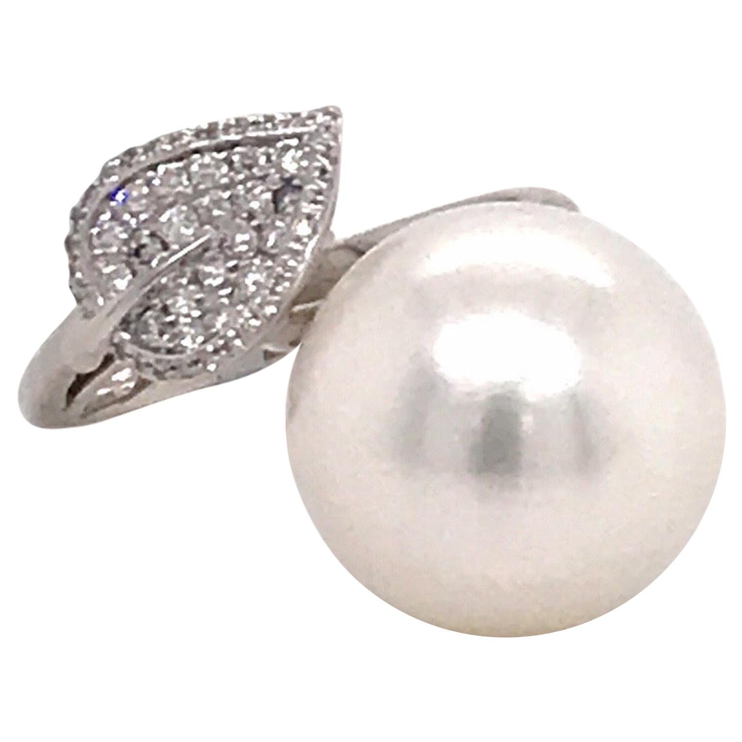 18K White gold ring featuring one South Sea Pearl measuring 14-15 MM with a diamond leaf motif weighing 0.39 Carats.
Diamond Count: 80
Color G-H 
Clarity SI

Measurements: 
South Sea Pearl 14-15 mm
Diamond Band: 2.6 MM
Diamond Leaf: 8.57 MM

Ring
