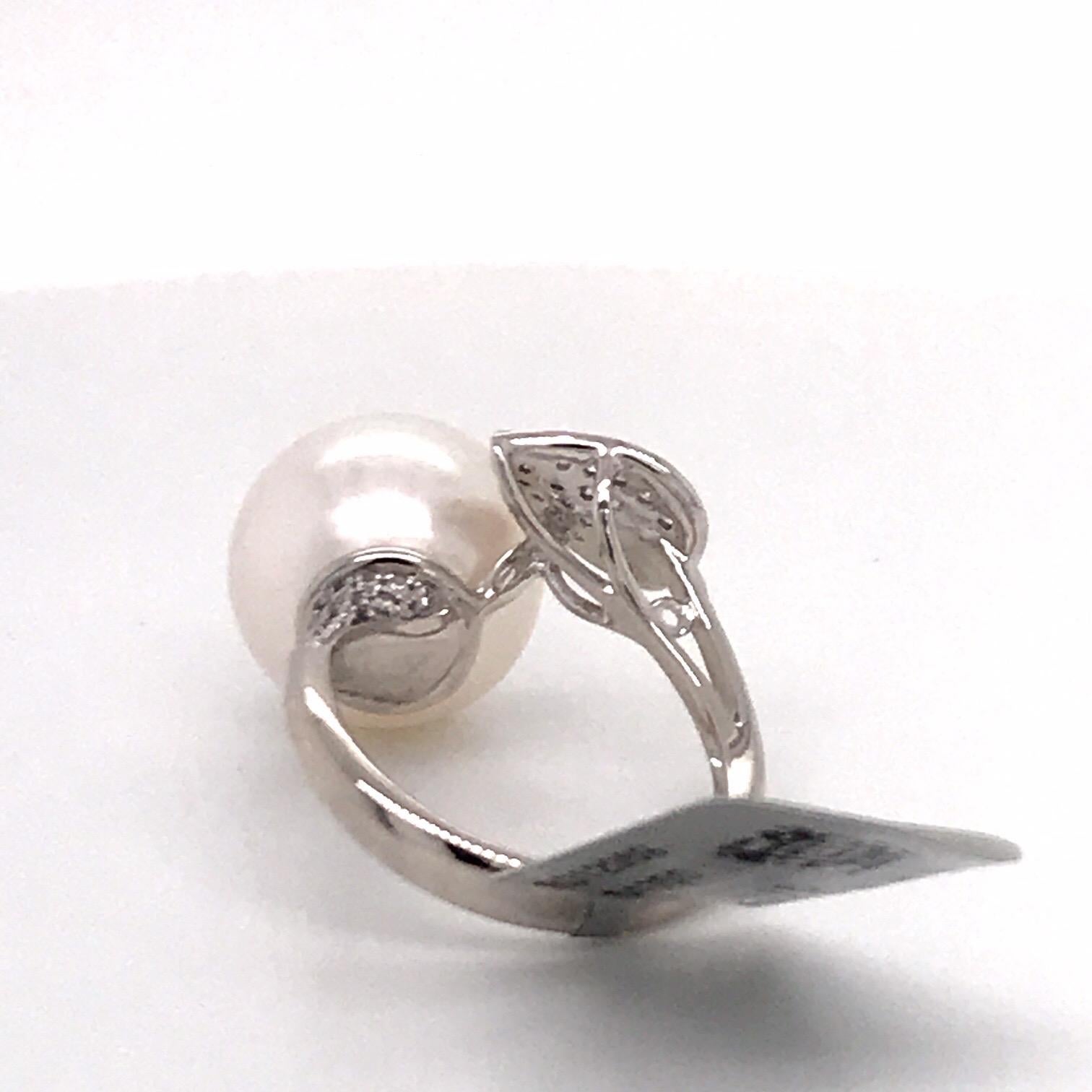 HARBOR D. South Sea Pearl Diamond Leaf Ring 0.39 Carat 18 Karat White Gold In New Condition For Sale In New York, NY