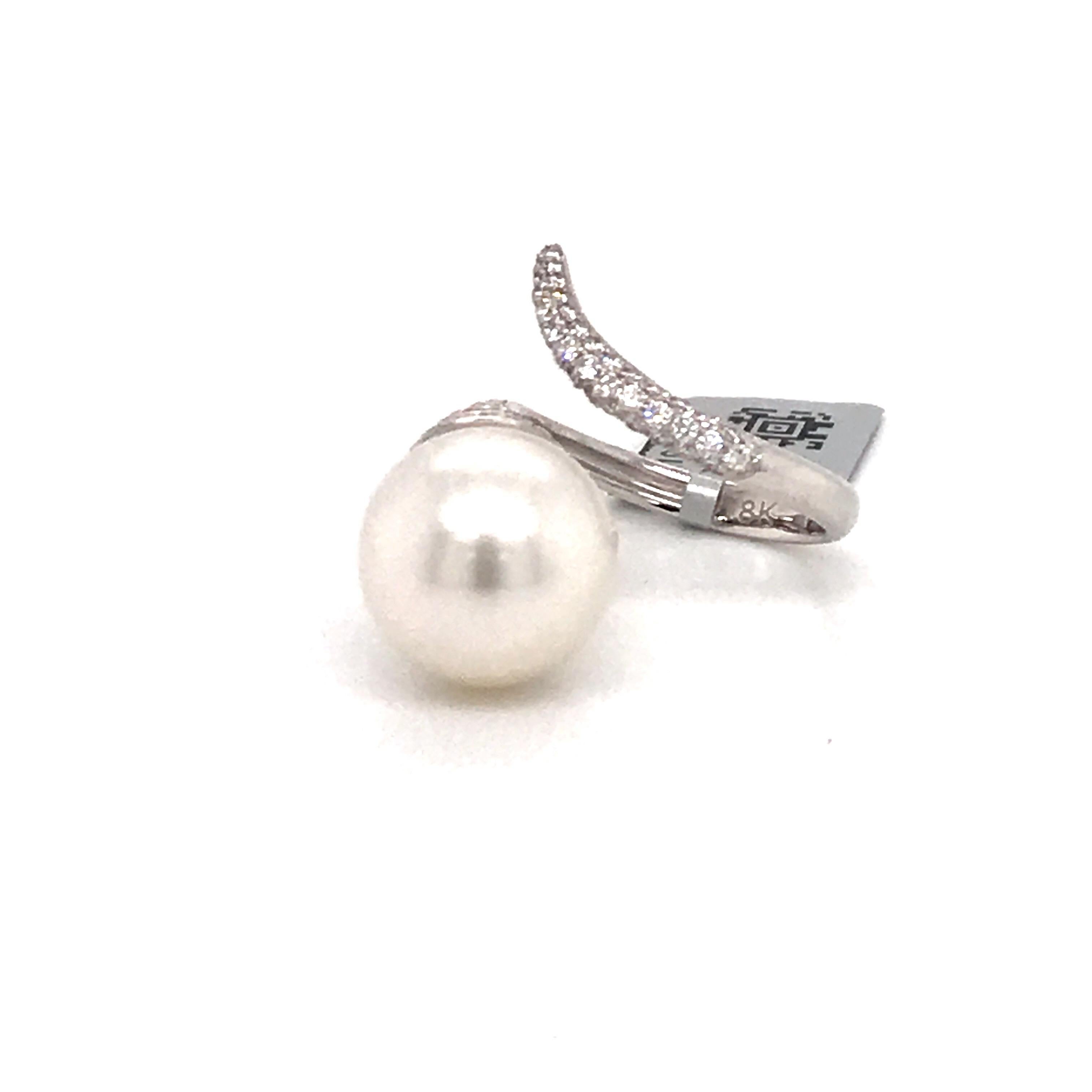 18K White gold ring featuring one South Sea Pearl measuring 13-14 MM flanked with 85 round brilliants weighing 0.79 carats. 
Color G-H
Clarity SI

Measurements:
South Sea Pearl: 13-14 MM
Nail Band: 2.8 MM

Ring can be sized.
Pearl can be changed to