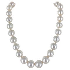 Collar de Diamantes y Perlas del Mar del Sur Cierre de Bola de Oro Blanco de 18 Kilates 16,5 Pulgadas