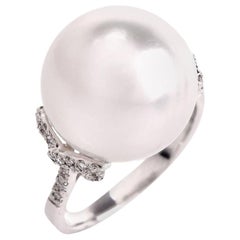Bague cocktail en platine avec perle des mers du Sud et diamants