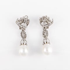 Pendientes de diamantes y perlas cultivadas de los mares del sur en platino