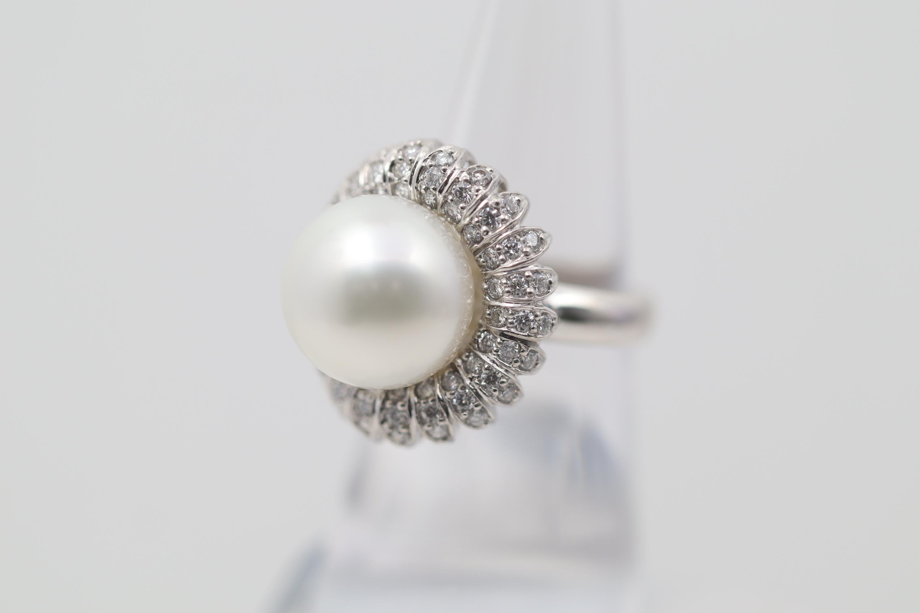 South Sea Pearl Diamond Platinum Flower Ring In New Condition For Sale In Beverly Hills, CA