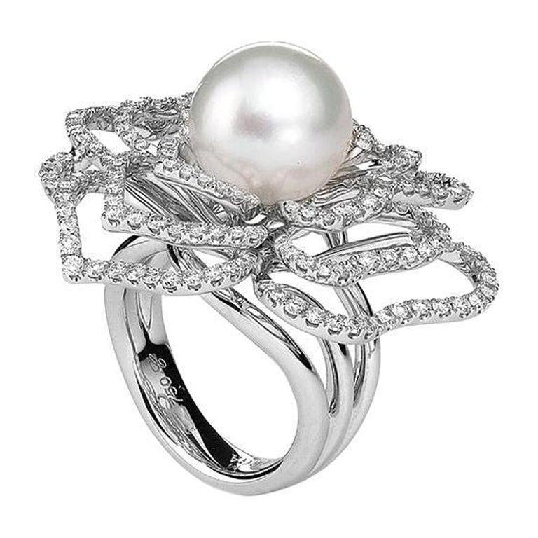 Bague en perles des mers du Sud et diamants en vente