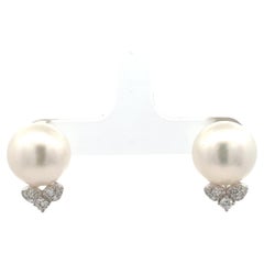 Clous d'oreilles en or blanc 18 carats avec perles des mers du Sud et diamants 0,30 carats 12-13 mm