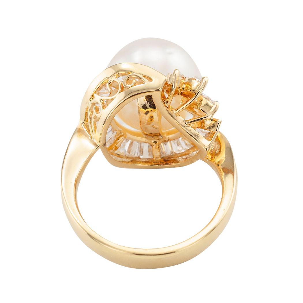 South Sea Pearl Diamond Yellow Gold Cocktail Ring In Good Condition In Los Angeles, CA