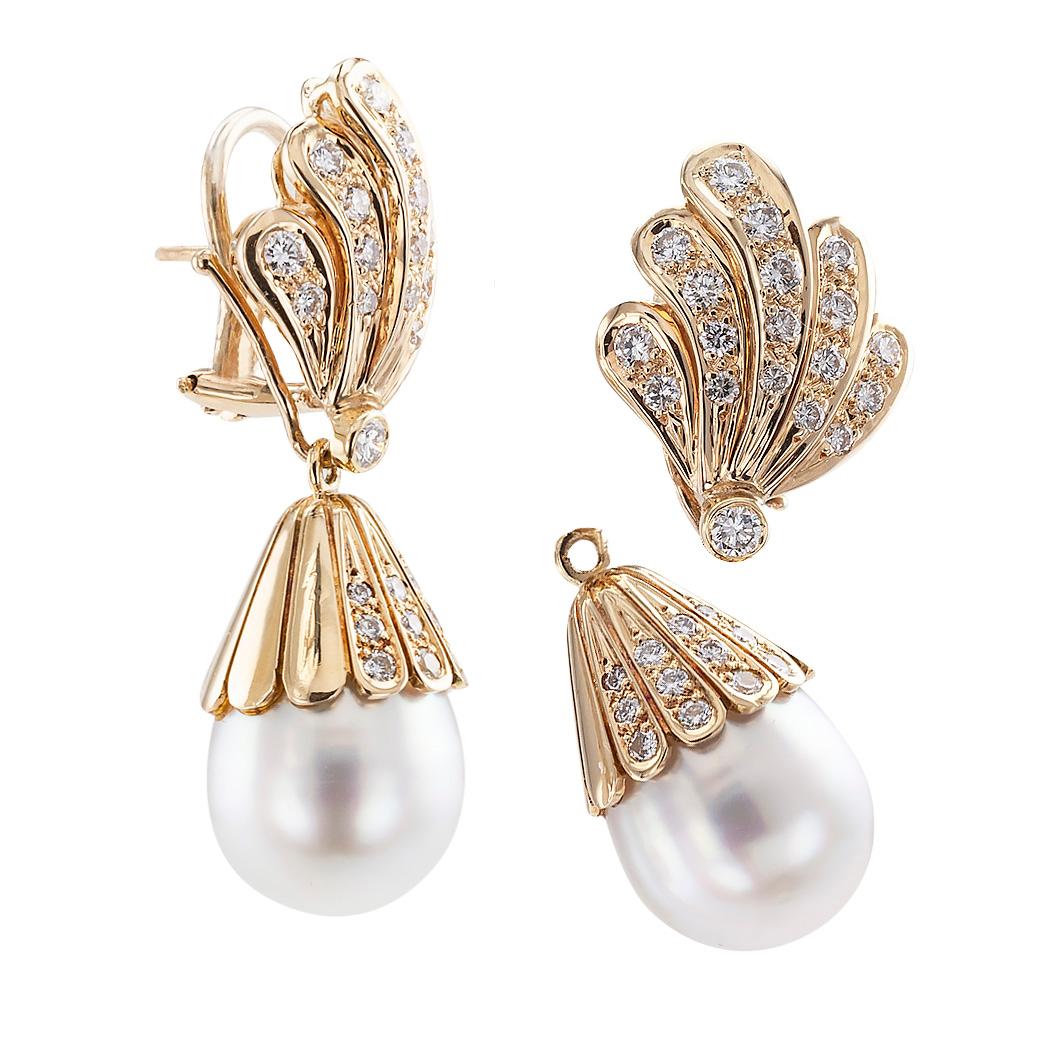 South Sea Pearl Diamond Yellow Gold Day into Night Drop Earrings In Good Condition In Los Angeles, CA