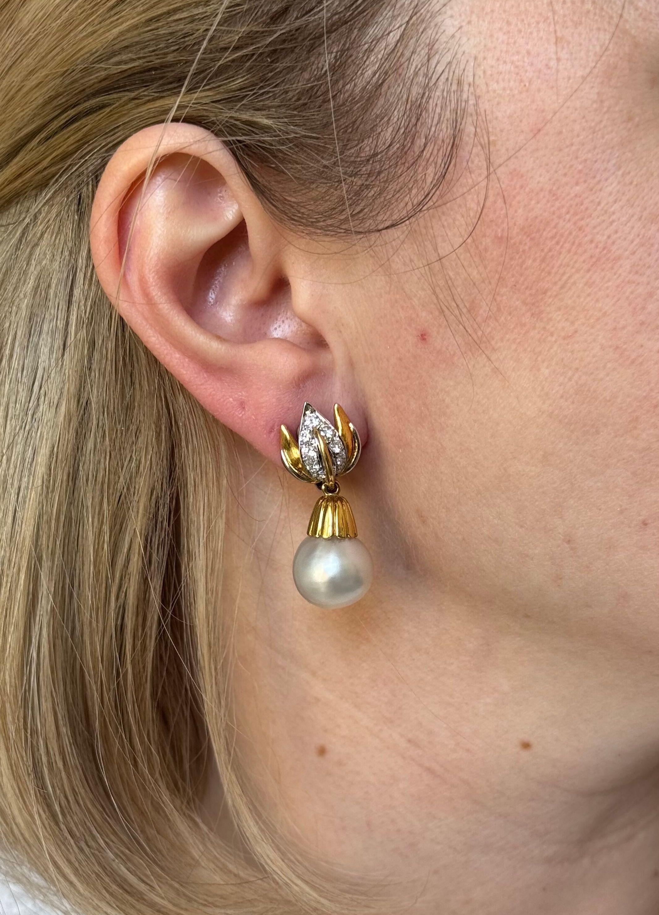 Pair of classic 18k yellow gold drop earrings, set with 14mm South Sea pearls and approx. 1.00ctw H/Si1-Si2 diamonds total.
Earrings are 1.5