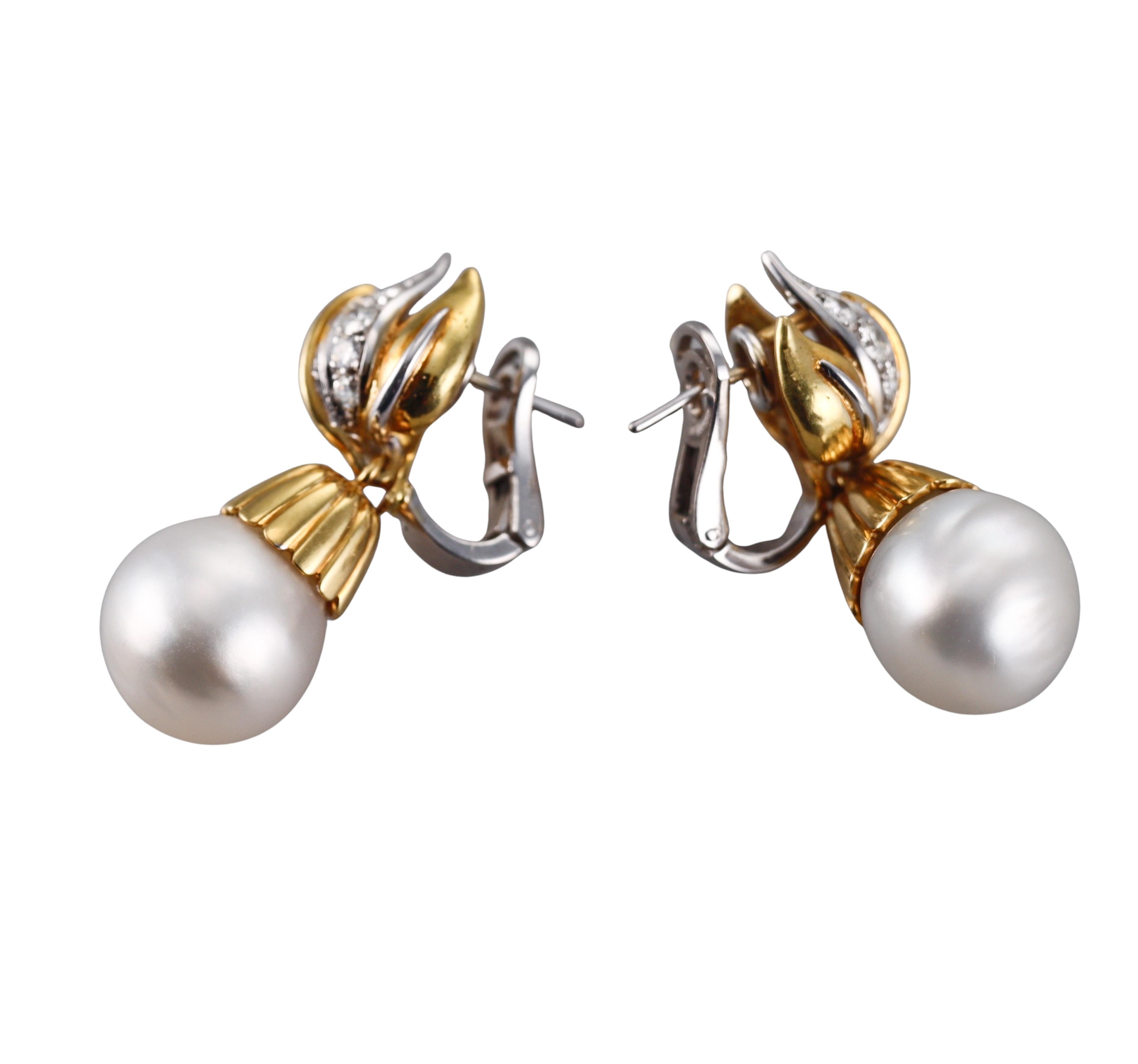 South Sea Pearl Diamond Yellow Gold Drop Earrings In Excellent Condition For Sale In New York, NY