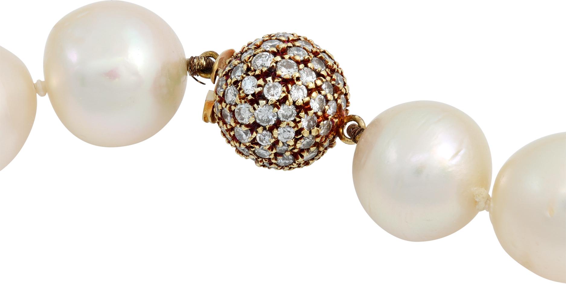 South Sea Pearl Diamond Yellow Gold Necklace In Excellent Condition For Sale In Surfside, FL