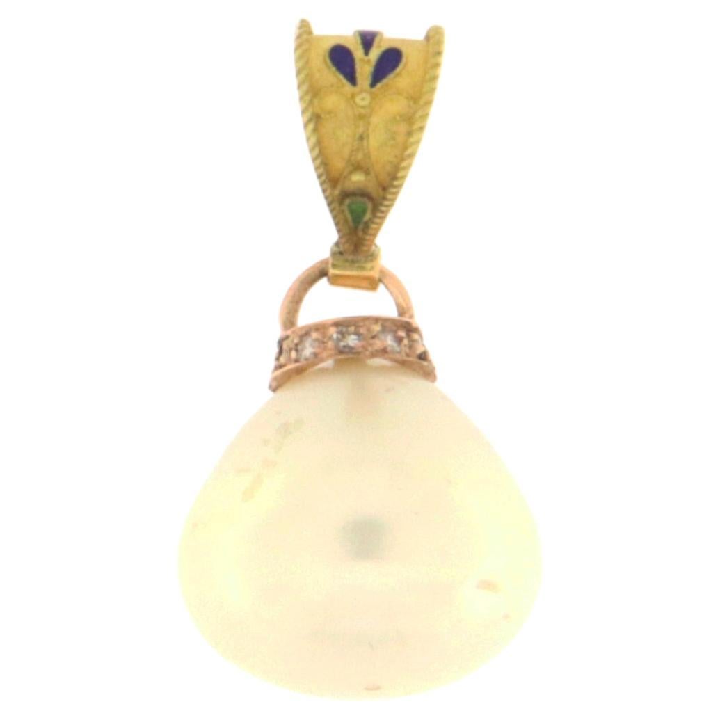 Collier pendentif en or jaune 18 carats avec perles des mers du Sud et diamants