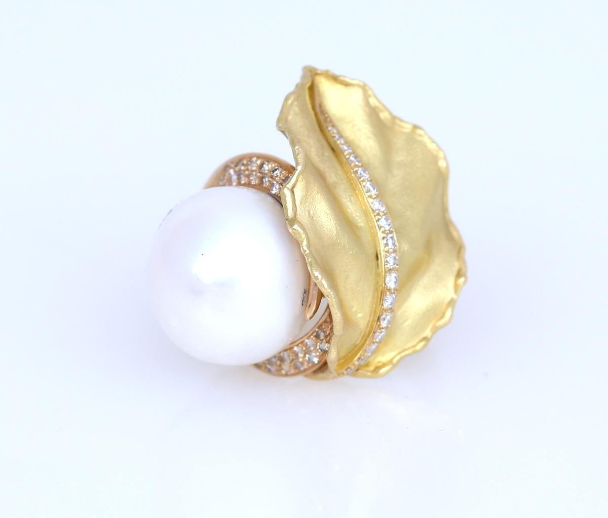 South Sea Pearl Diamonds 18 Karat Yellow Gold Floral Ring, 1970 For Sale 6