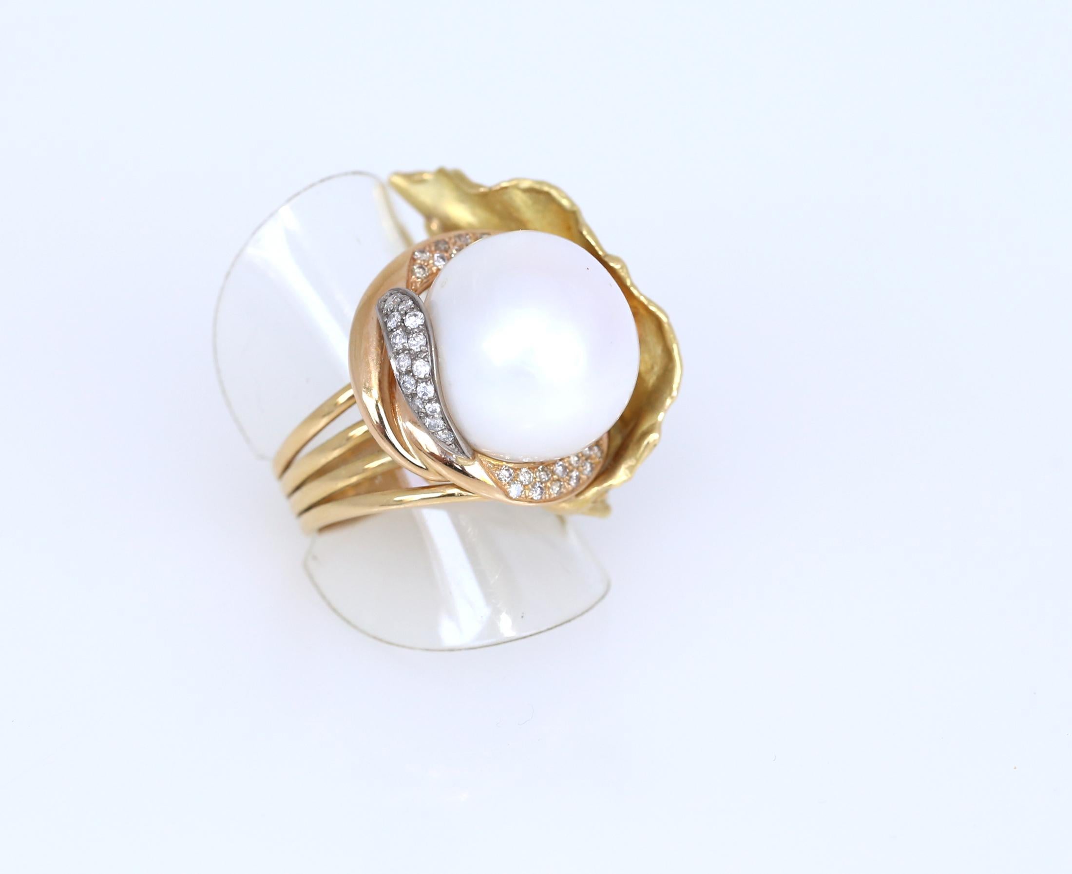 Round Cut South Sea Pearl Diamonds 18 Karat Yellow Gold Floral Ring, 1970 For Sale