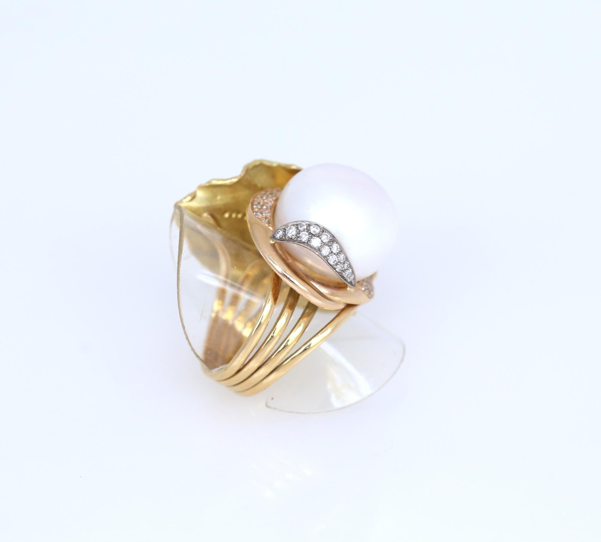 Women's South Sea Pearl Diamonds 18 Karat Yellow Gold Floral Ring, 1970 For Sale