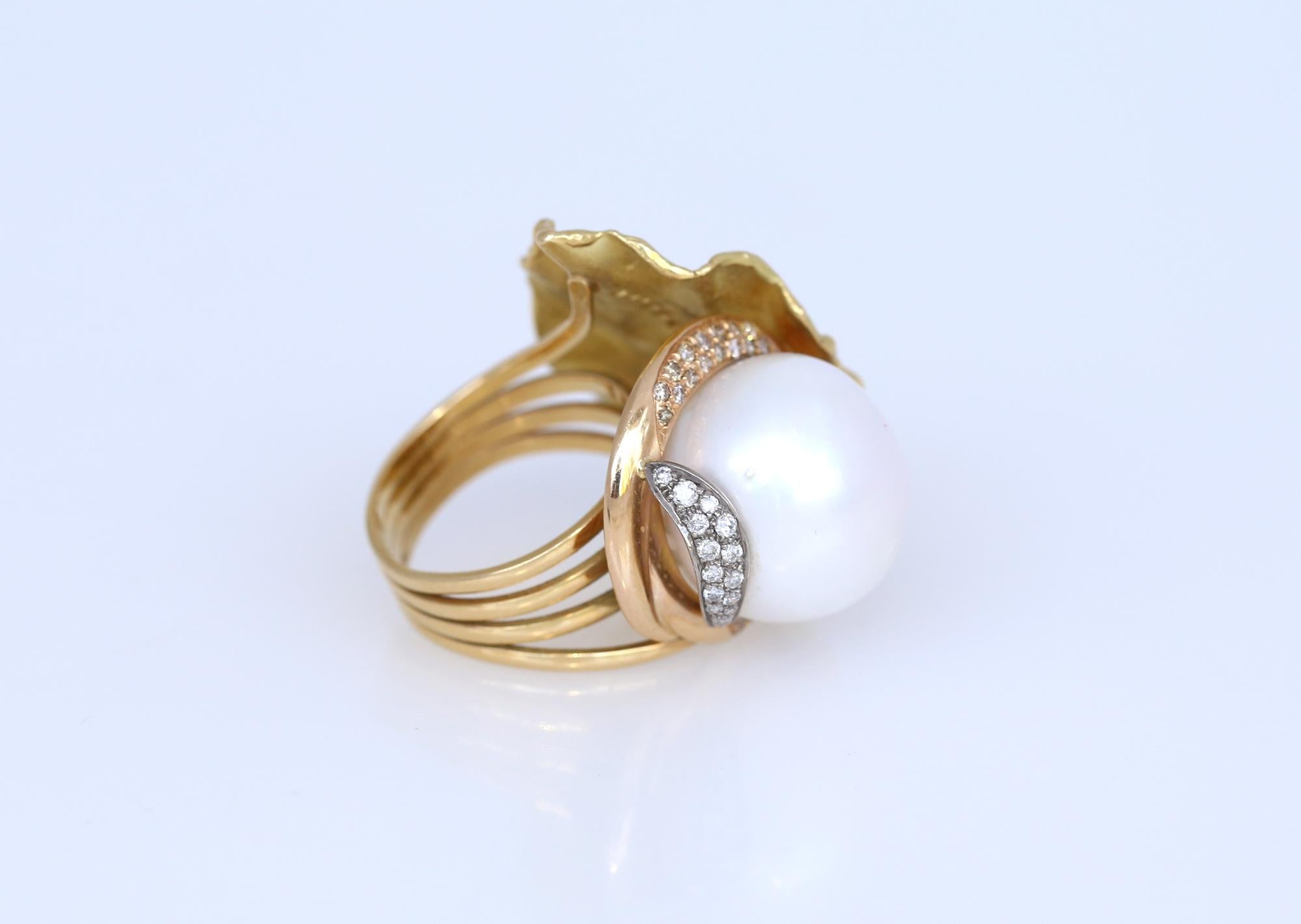 South Sea Pearl Diamonds 18 Karat Yellow Gold Floral Ring, 1970 For Sale 2