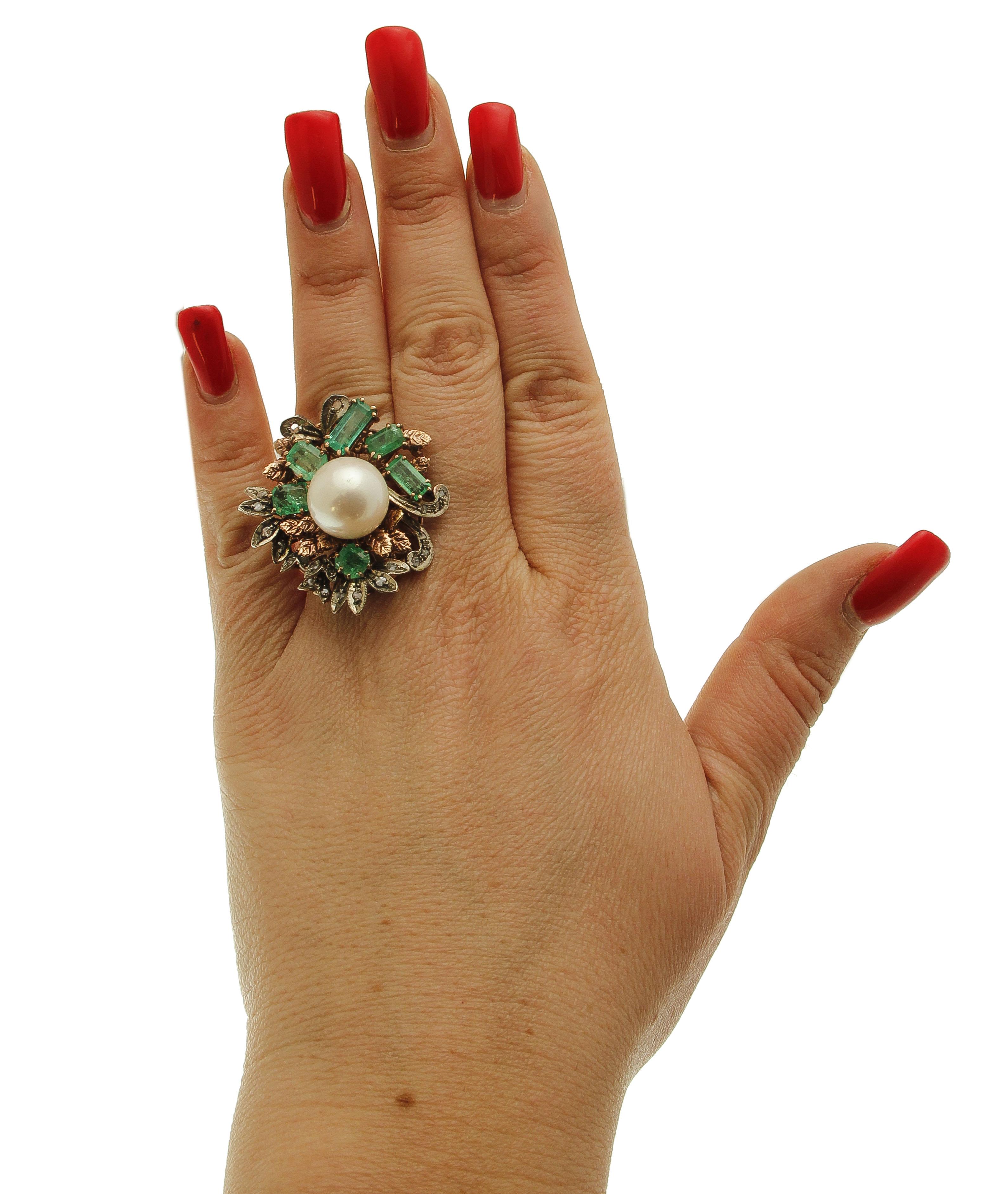 South Sea Pearl, Diamonds, Emeralds, 9 Karat Rose Gold and Silver Ring In Good Condition In Marcianise, Marcianise (CE)