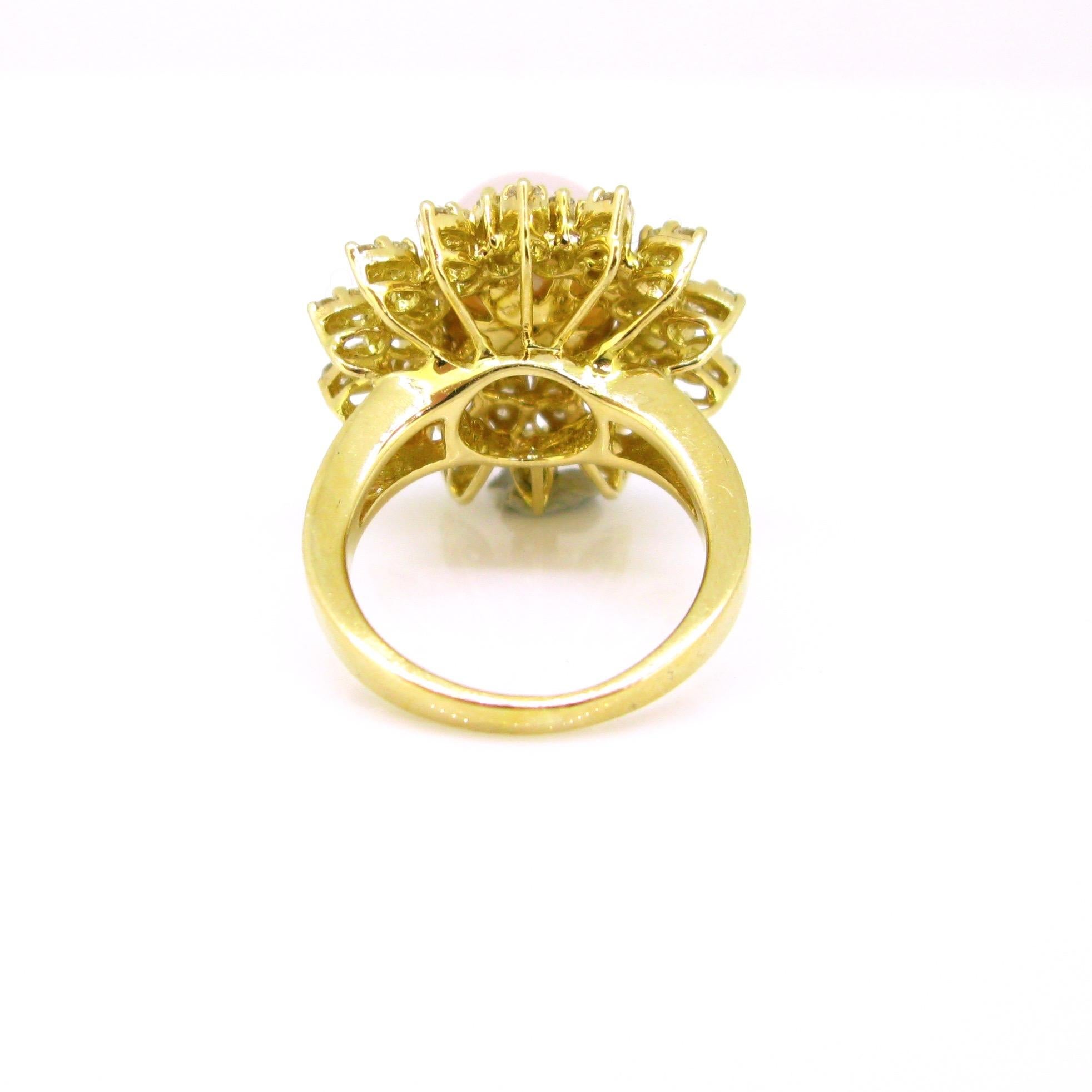Gelbgold-Cluster-Ring mit Südseeperlen und Diamanten und Blumen im Angebot 1