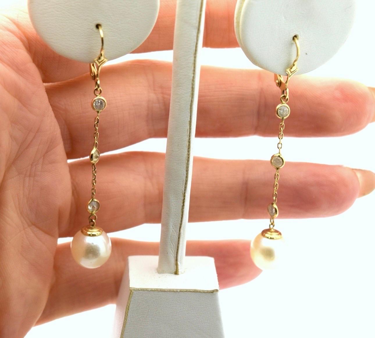 Taglio rotondo Orecchini di perle dei mari del Sud Orecchini in oro 14KT pendenti da 2 pollici Orecchini da sposa in vendita