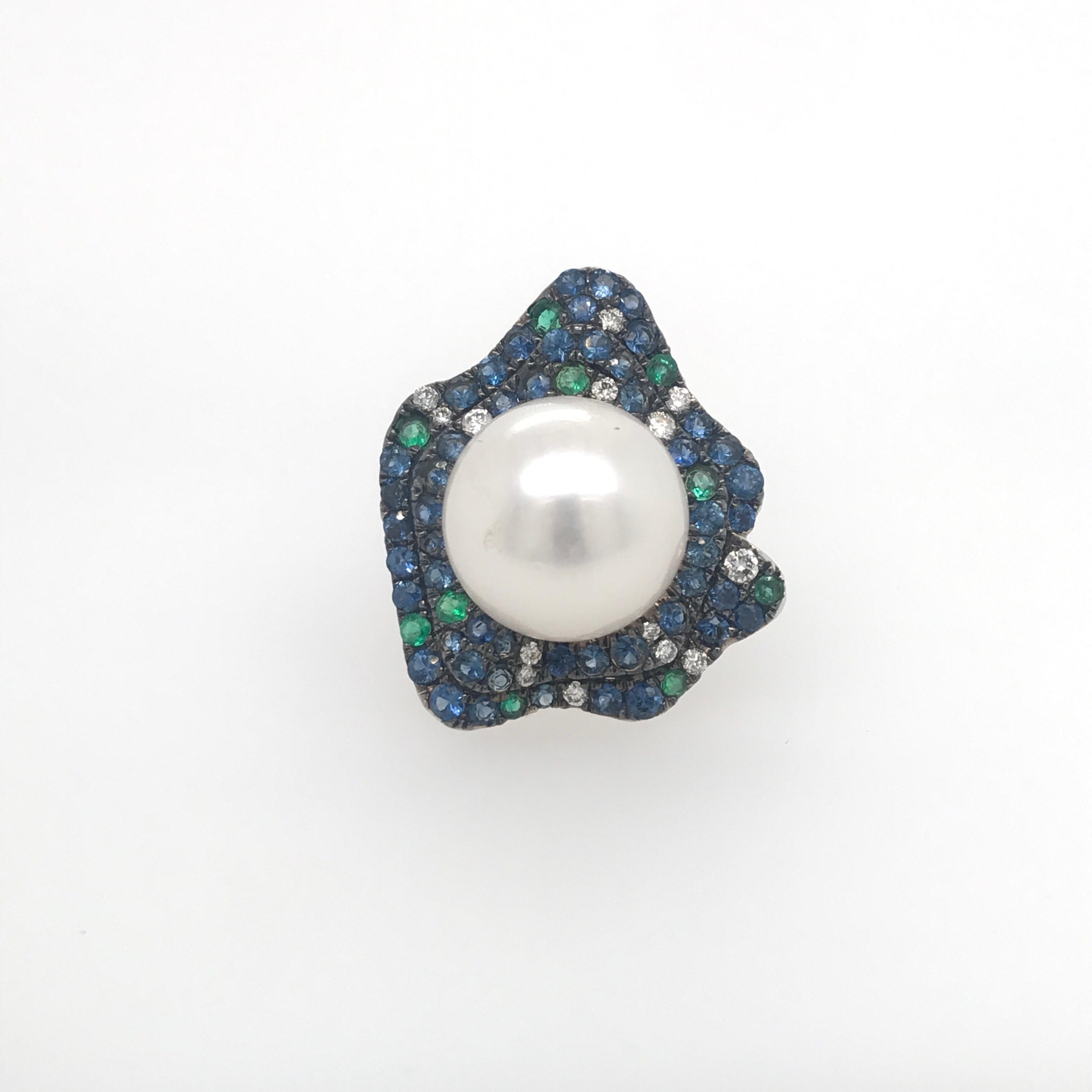 Contemporary South Sea Pearl Emerald and Diamond Ring 2.31 Carat 18 Karat