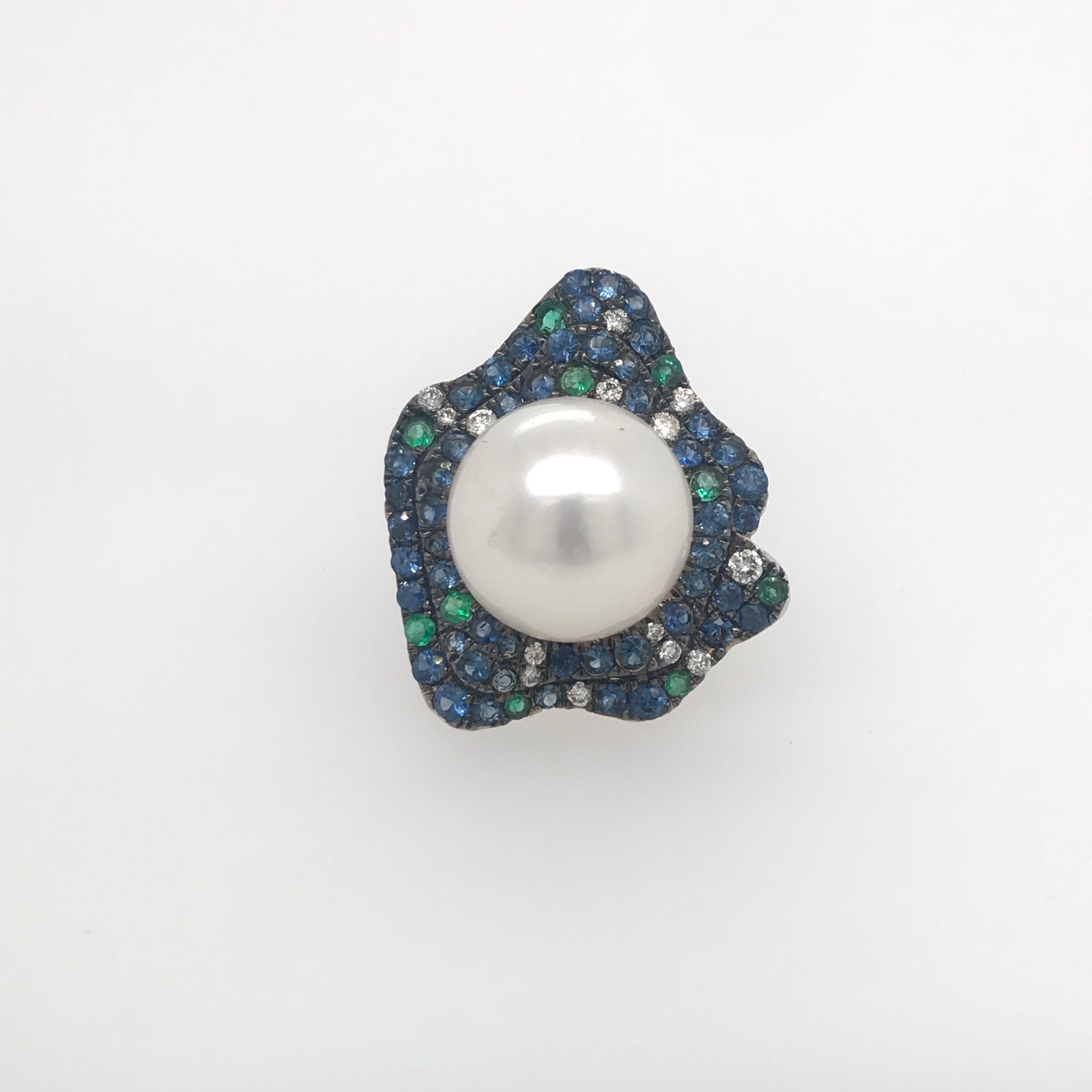 South Sea Pearl Emerald and Diamond Ring 2.31 Carat 18 Karat In New Condition In New York, NY