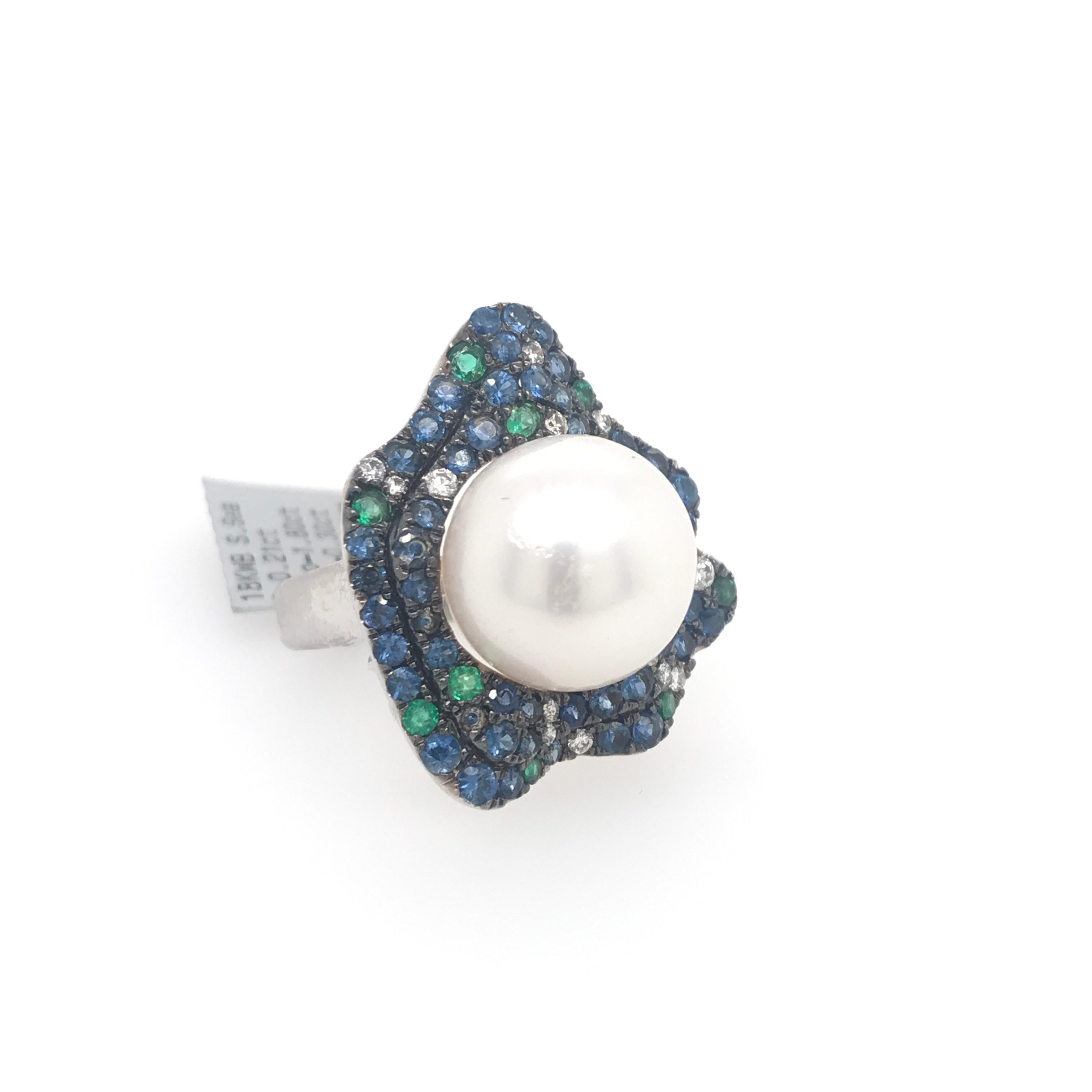 Women's South Sea Pearl Emerald and Diamond Ring 2.31 Carat 18 Karat