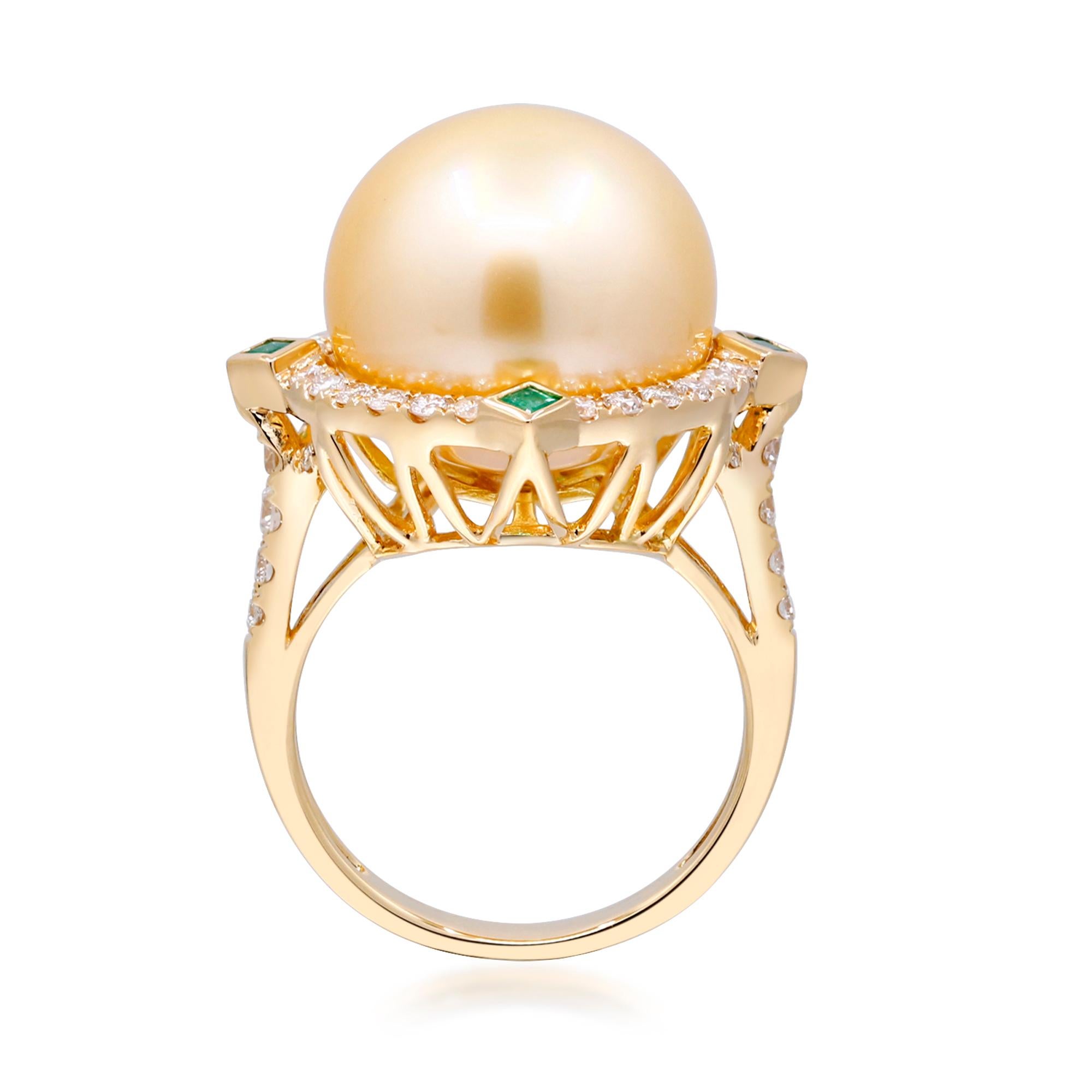 Taille ronde South Sea Pearl, Emerald with Diamond Accents 14K Yellow Gold Ring en vente