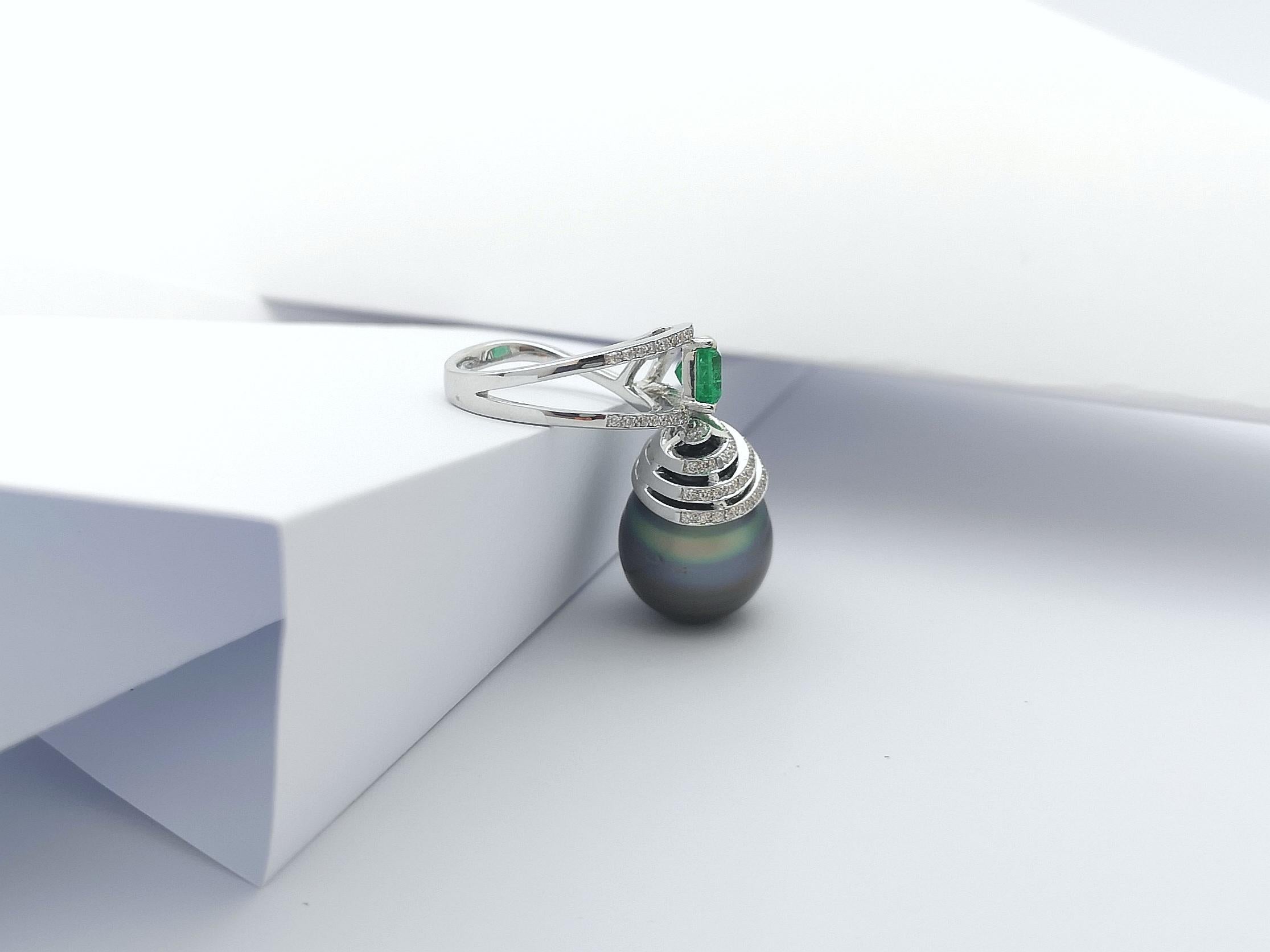Südseeperle, Smaragd mit Diamantring aus 18 Karat Weißgold gefasst im Angebot 10
